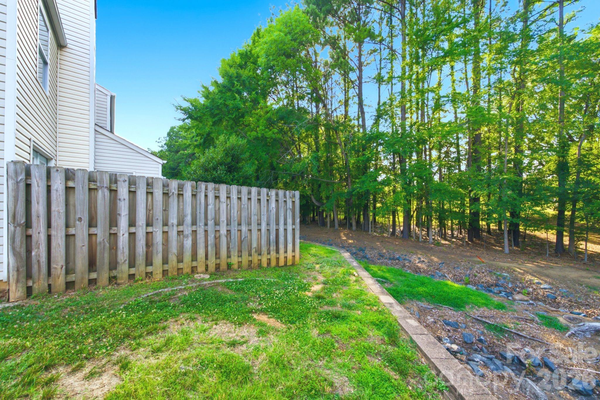 242 Water Oak Dr, Pineville, NC 28134