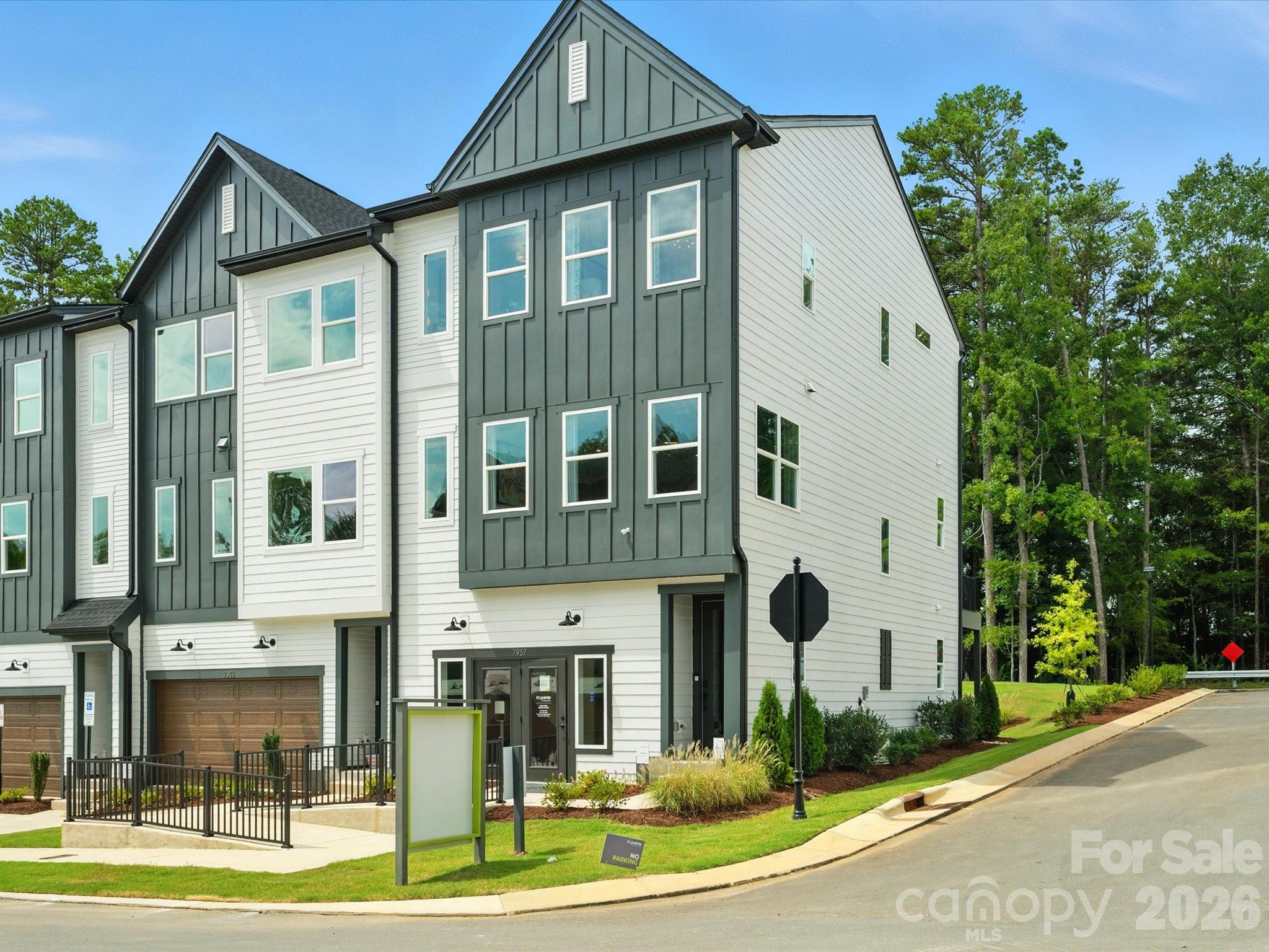 7937 Cedarsmith Ct, Charlotte, NC 28217