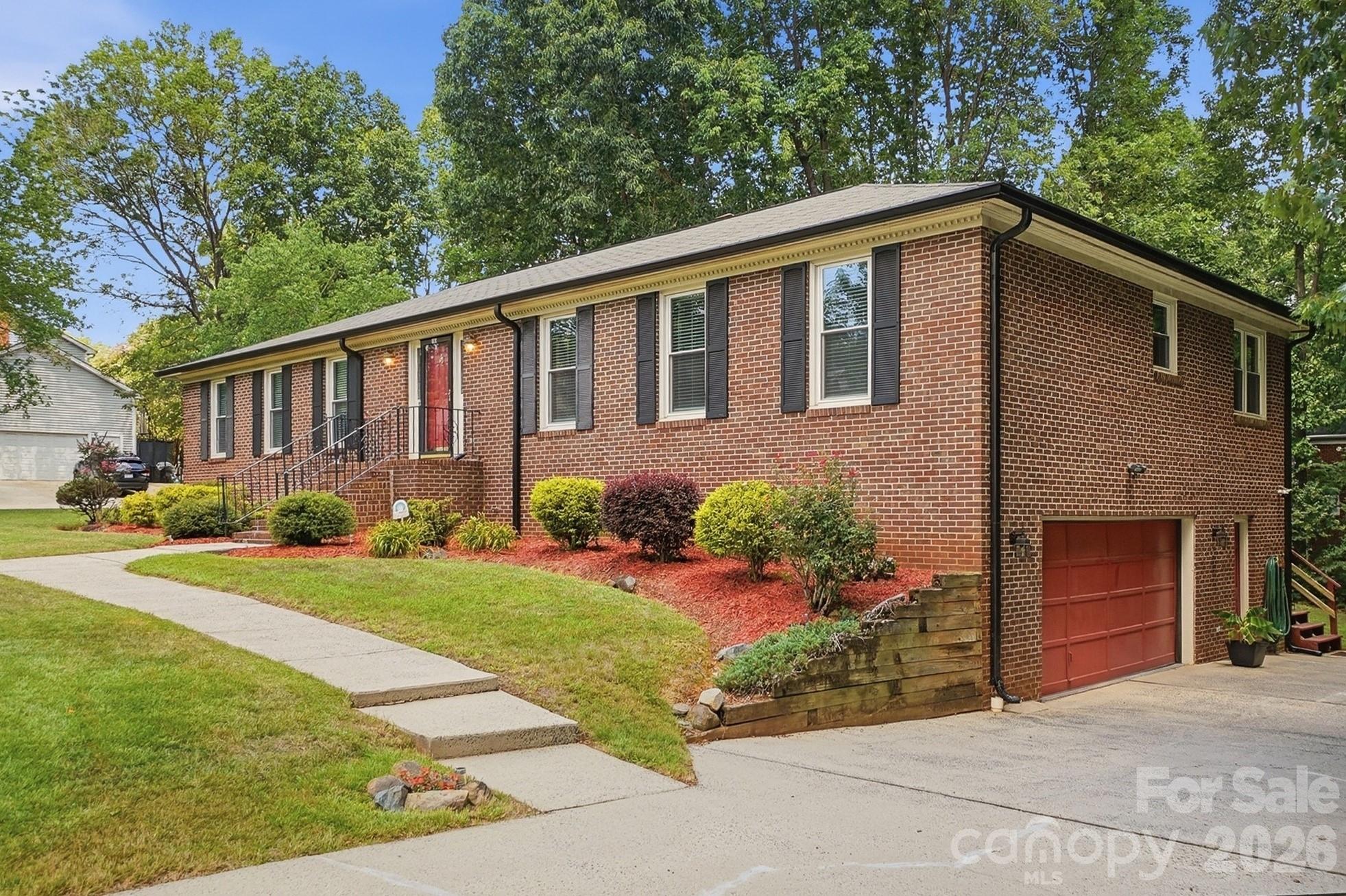 701 Blue Rock Dr, Charlotte, NC 28213