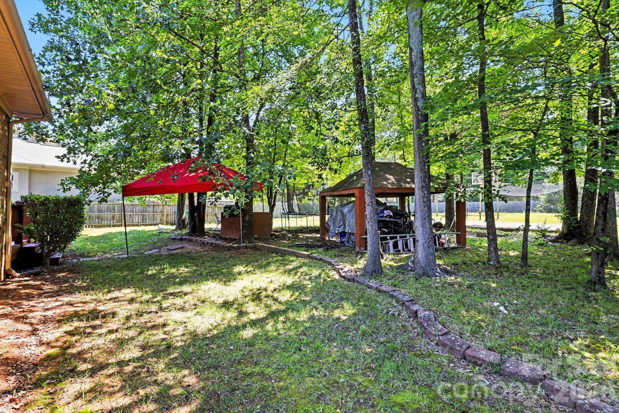 10130 Fairlea Dr, Charlotte, NC 28269