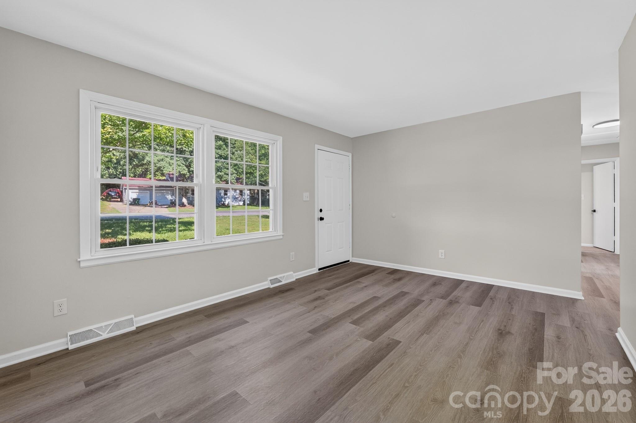 6820 Barrington Dr, Charlotte, NC 28215