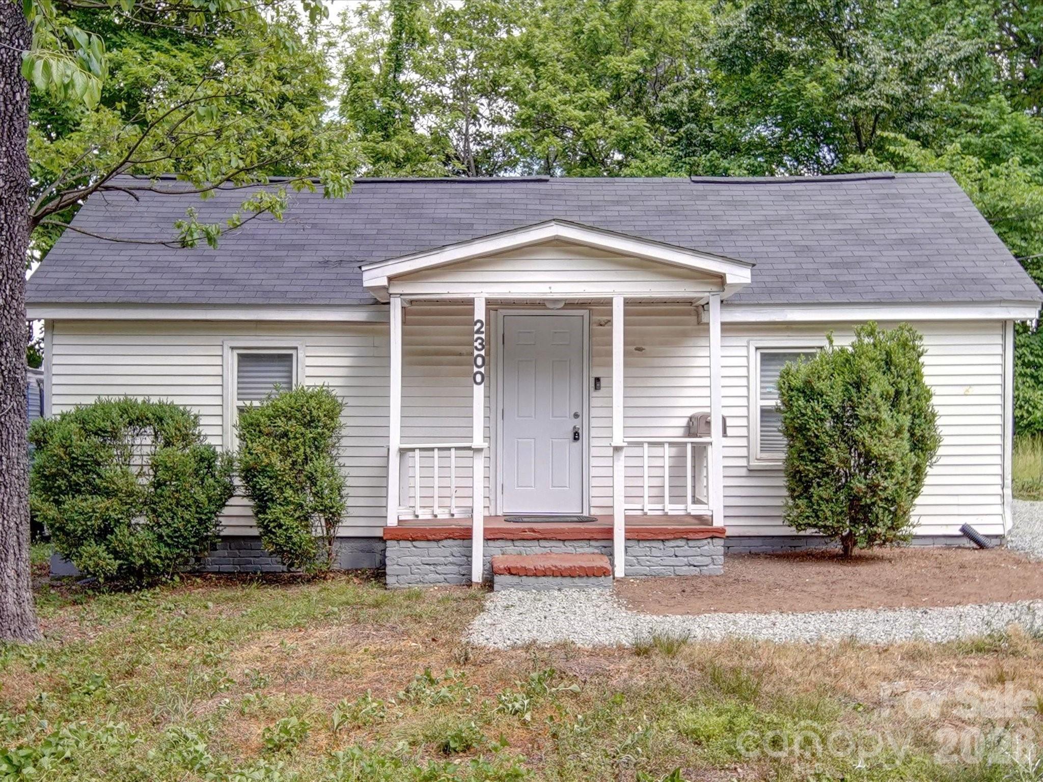2300 Kennesaw Dr, Charlotte, NC 28216