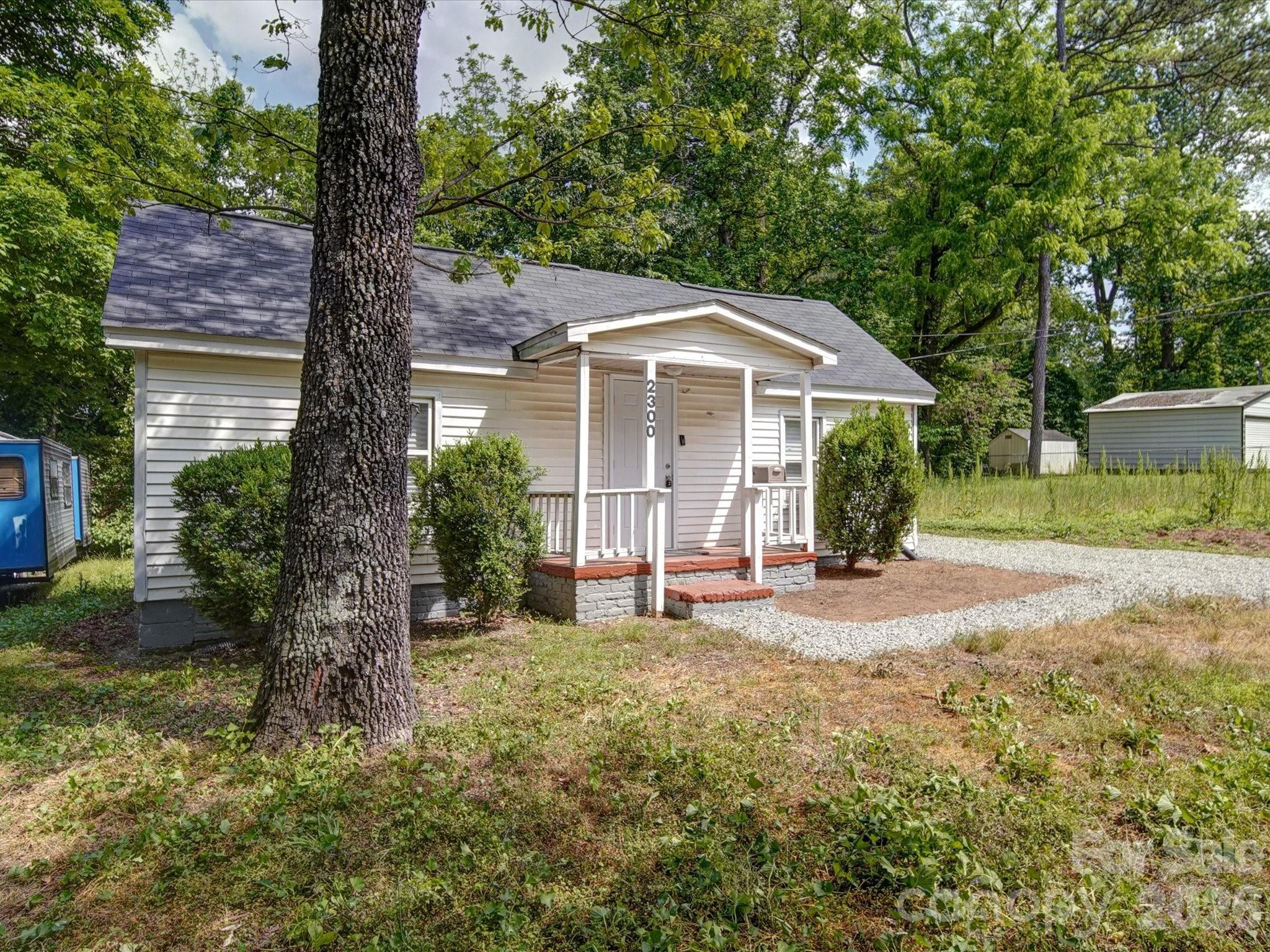 2300 Kennesaw Dr, Charlotte, NC 28216