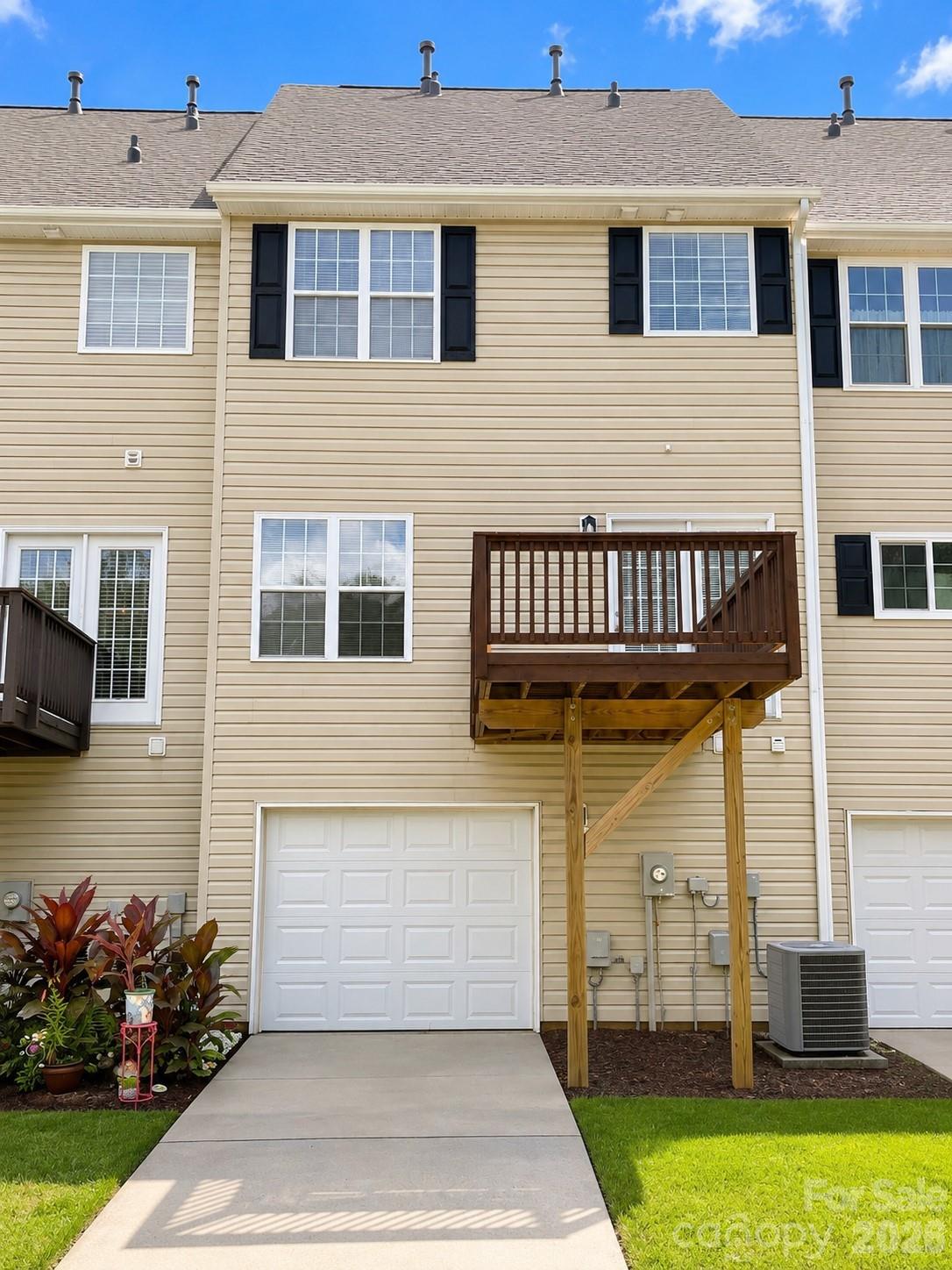 9815 Treeside Ln, Matthews, NC 28105