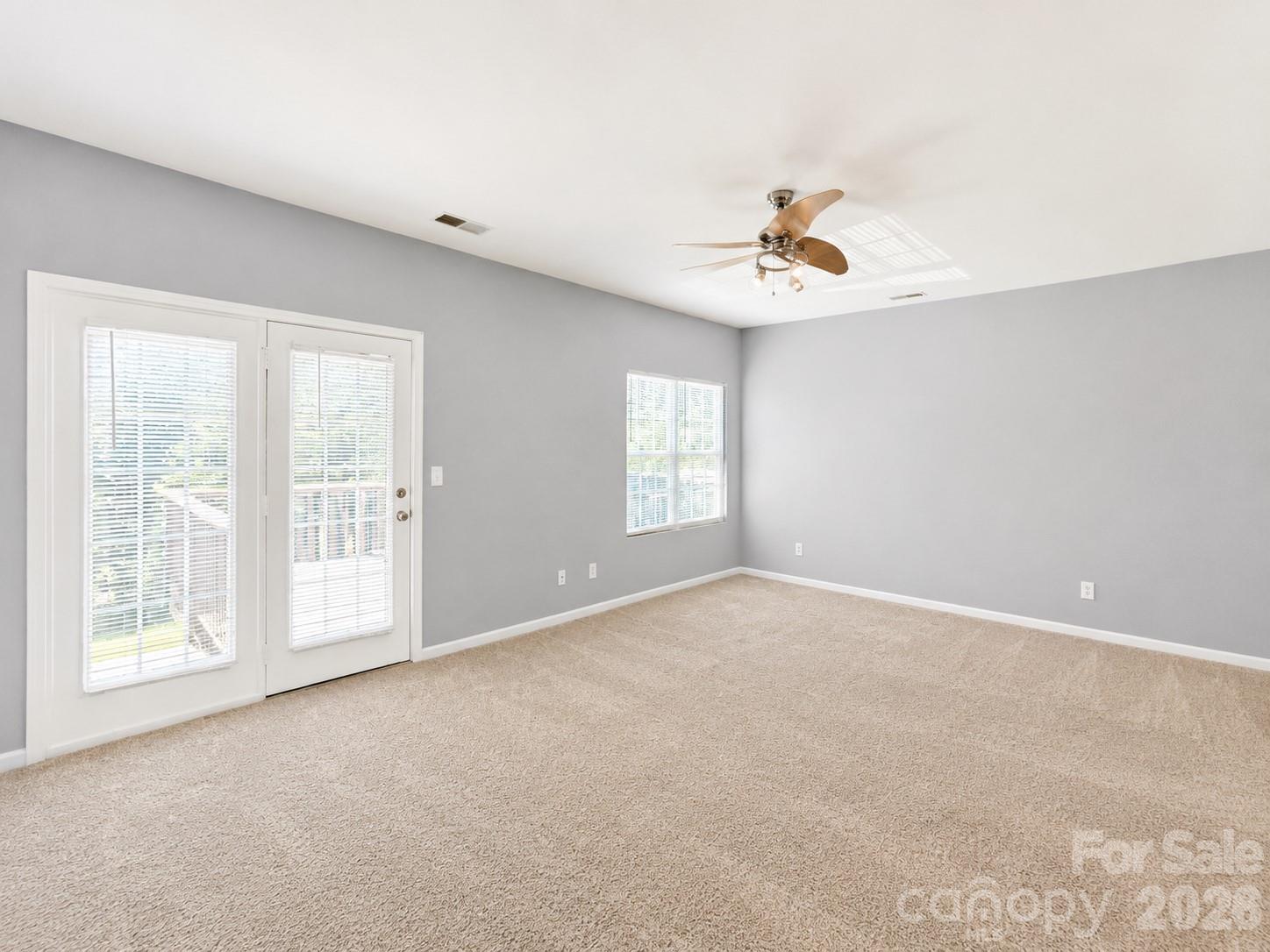 9815 Treeside Ln, Matthews, NC 28105
