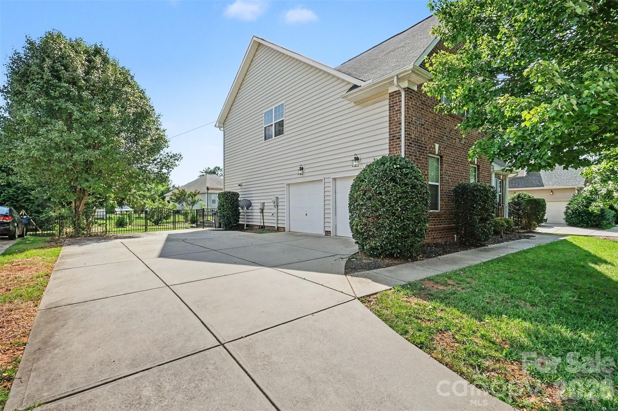 1008 Hawker Rd, Matthews, NC 28104