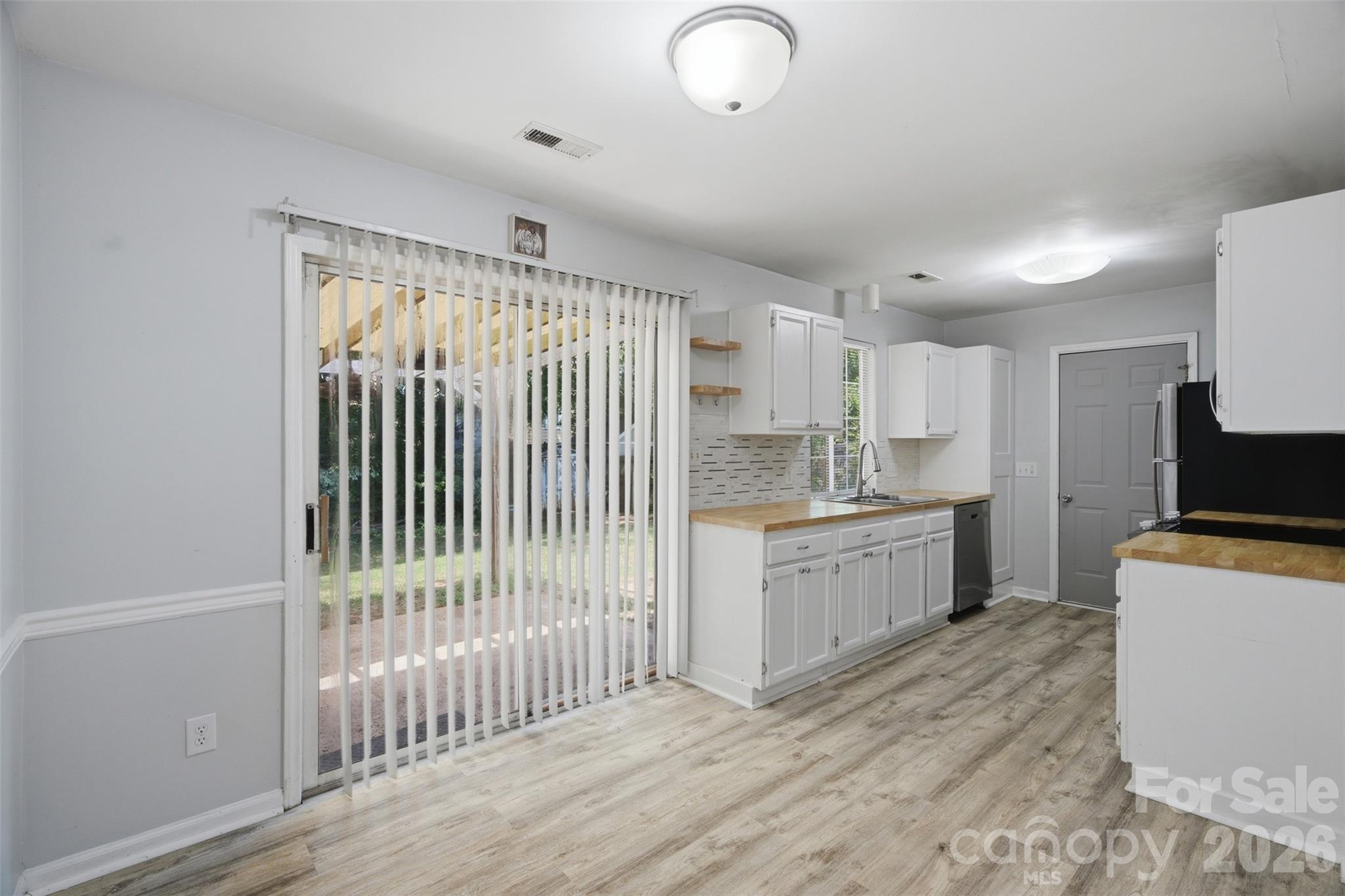 8345 Houndstooth Dr, Charlotte, NC 28227