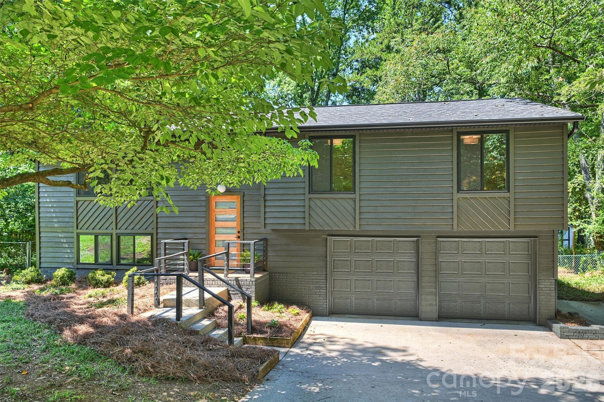 7323 Rollingridge Dr, Charlotte, NC 28211