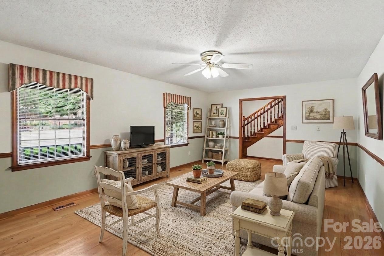 124 E Catawba Ave, Mooresville, NC 28115