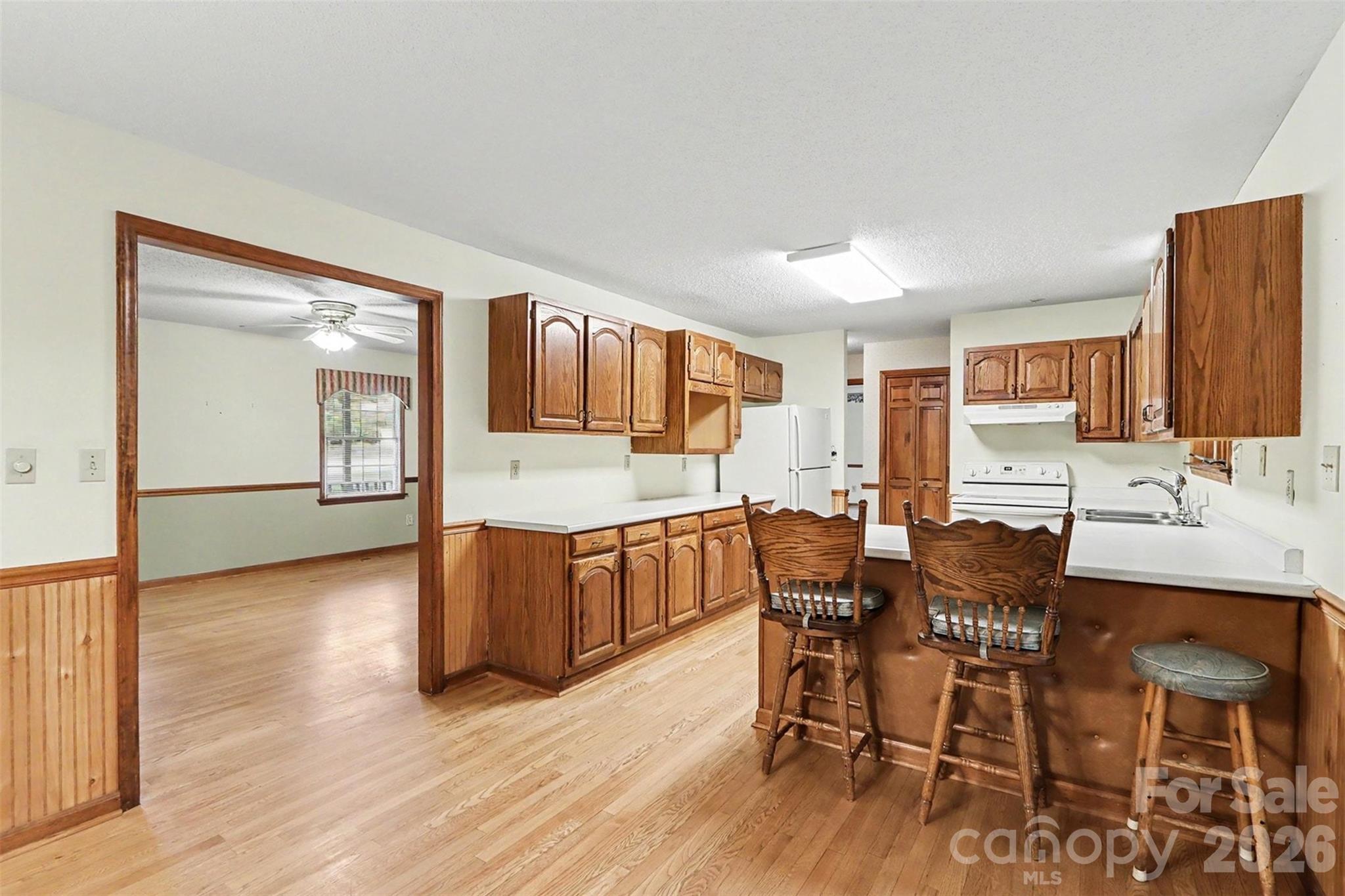 124 E Catawba Ave, Mooresville, NC 28115
