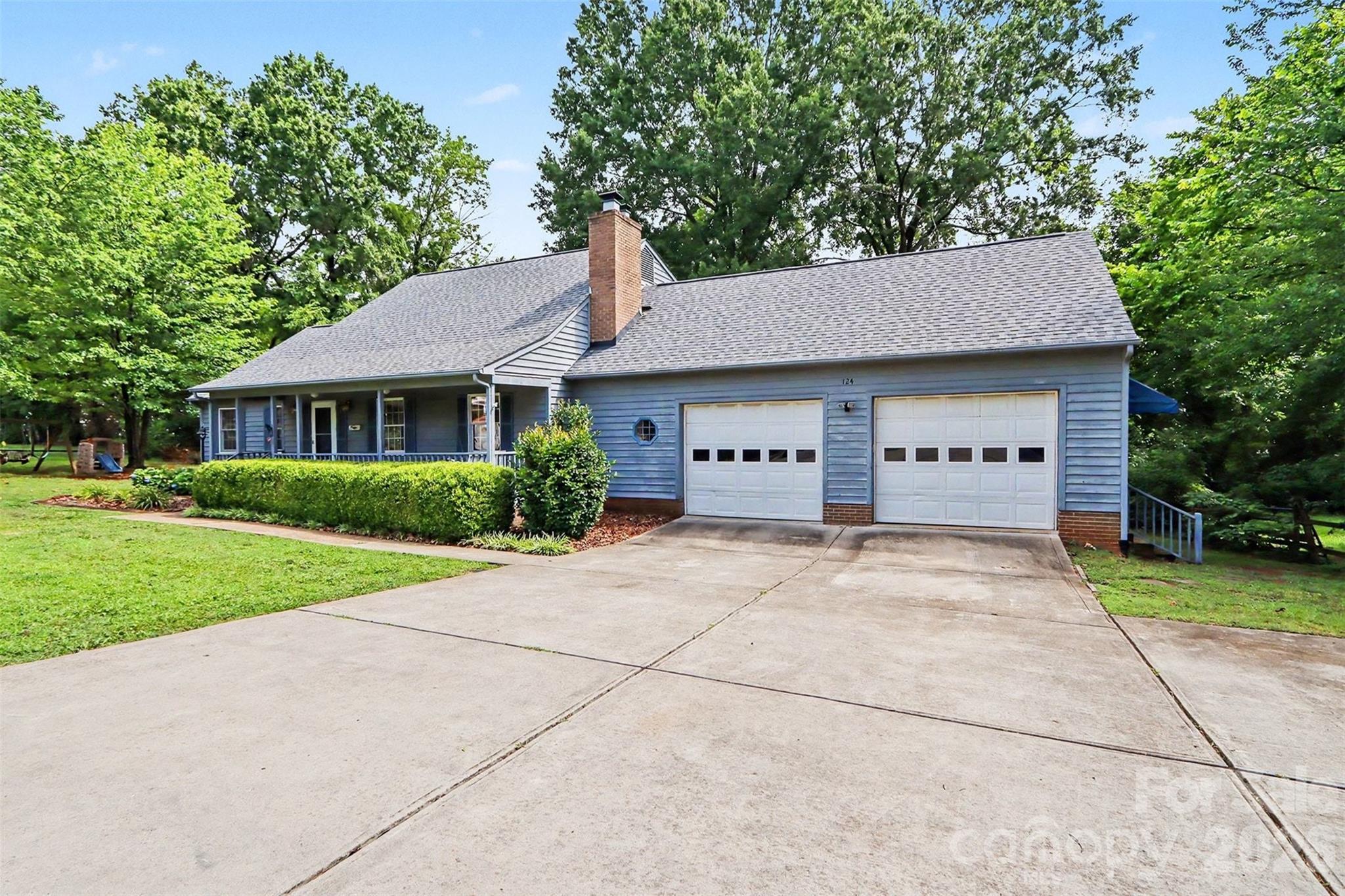 124 E Catawba Ave, Mooresville, NC 28115