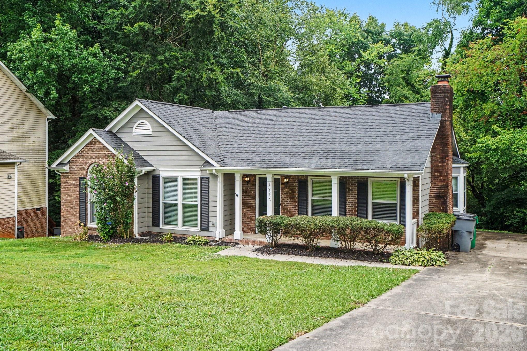 10826 Hunters Trace Ct, Charlotte, NC 28262