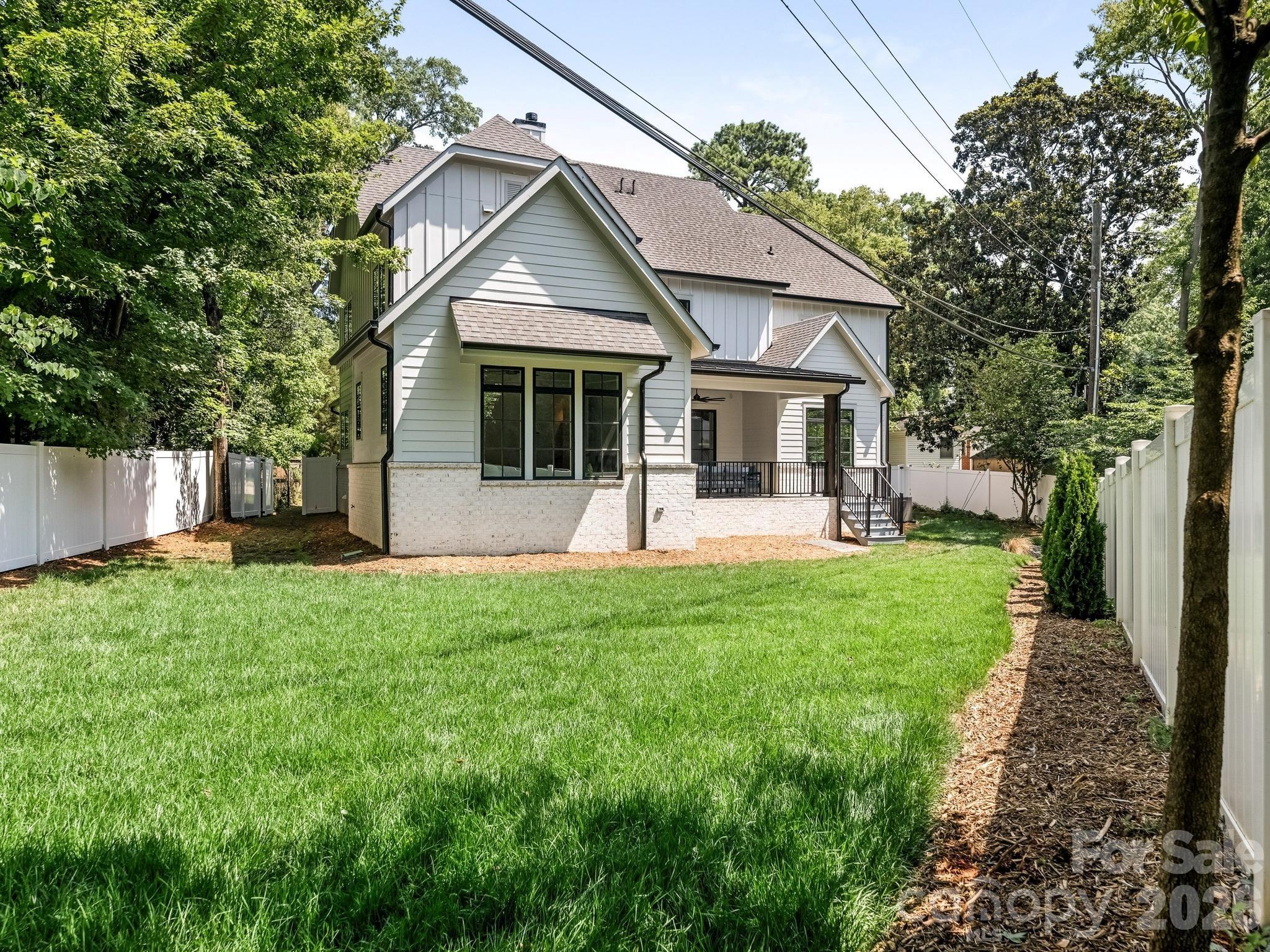 3240 Sunset Dr, Charlotte, NC 28209