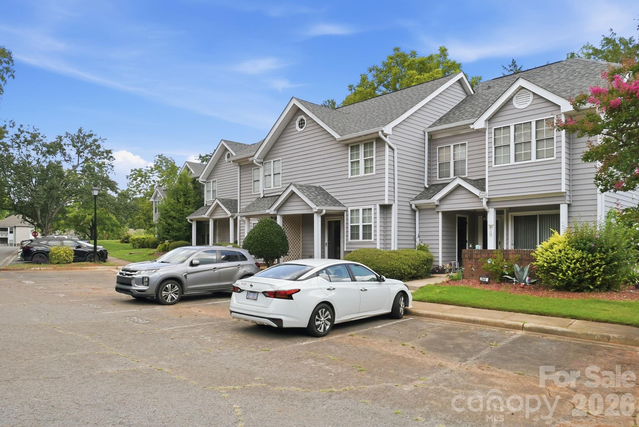 2954 Iron Gate Ln, Charlotte, NC 28212