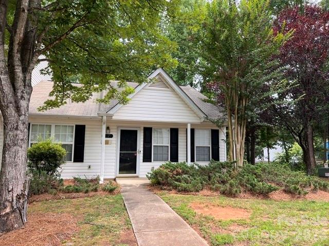 5121 Magnolia Tree Ln, Charlotte, NC 28215