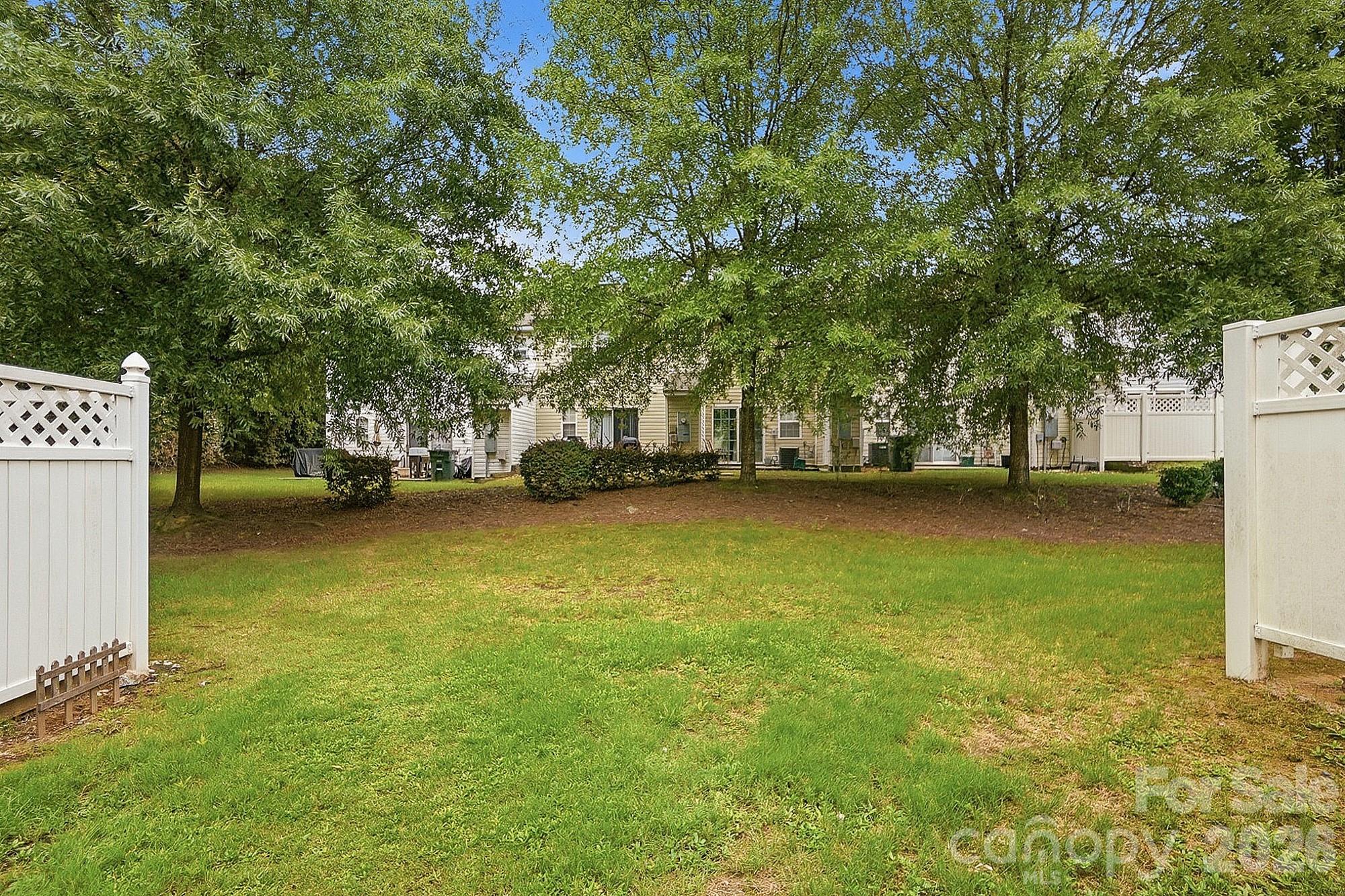 10618 Pointed Leaf Ct, Charlotte, NC 28213