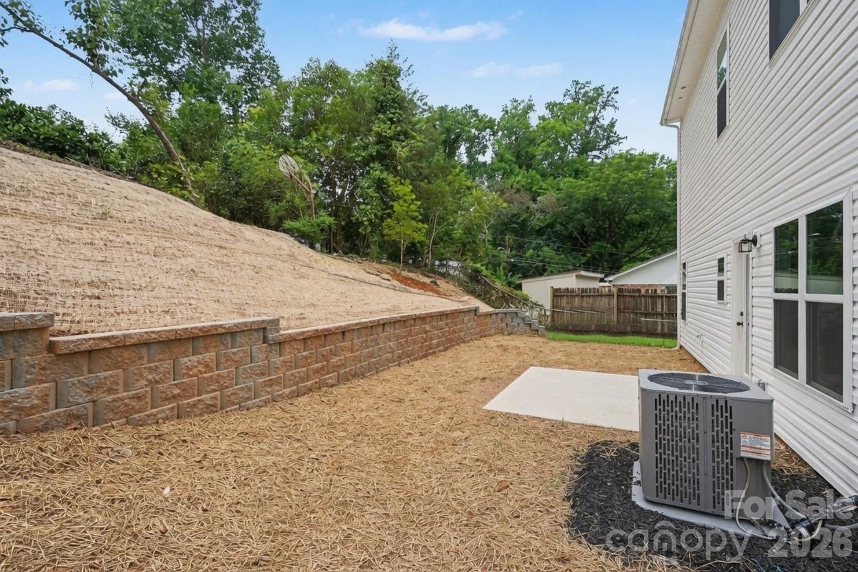 327 Whispering Pines Dr, Charlotte, NC 28217
