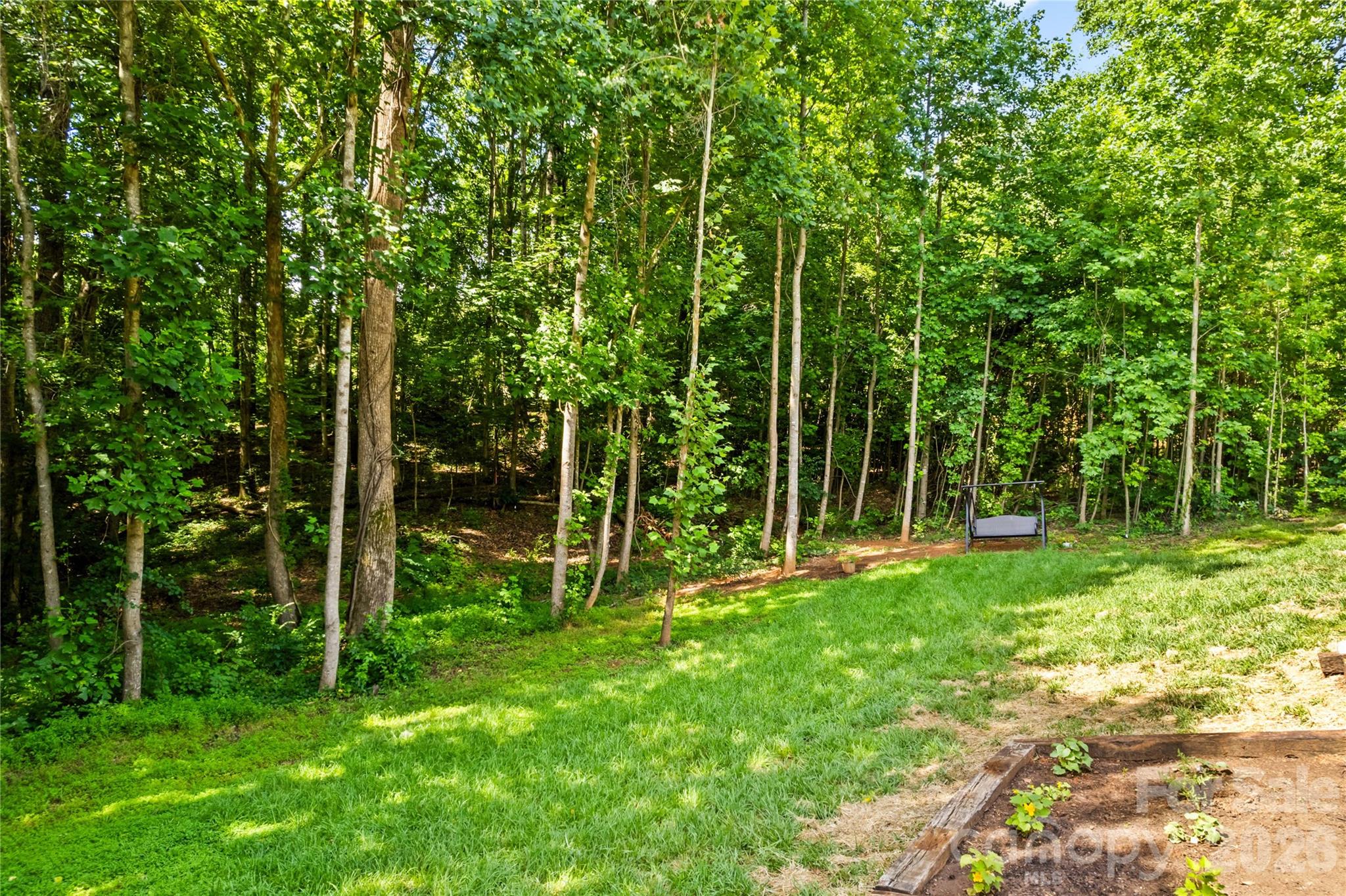 122 S Yadkin River Rd, Statesville, NC 28625