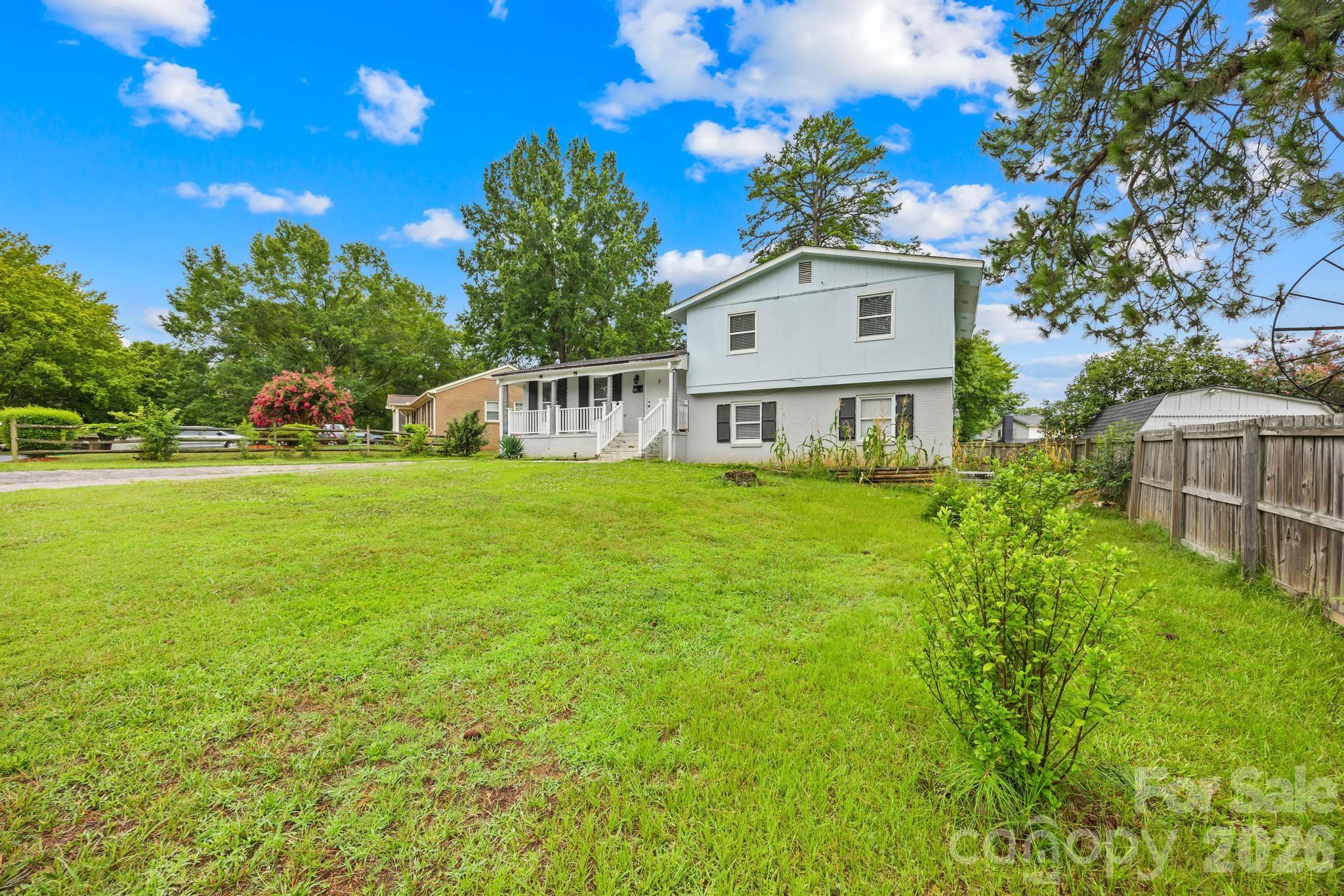 1131 Mt Kisco Dr, Charlotte, NC 28213