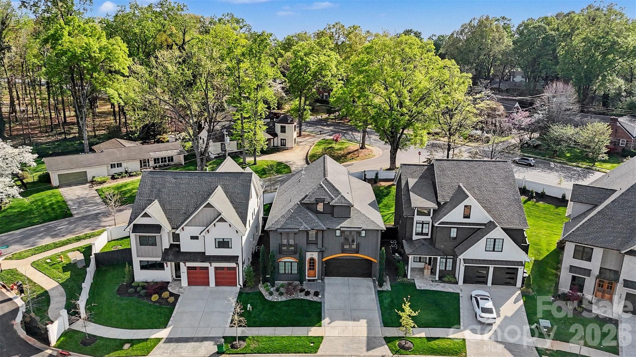 915 Laurel Creek Ln, Charlotte, NC 28211