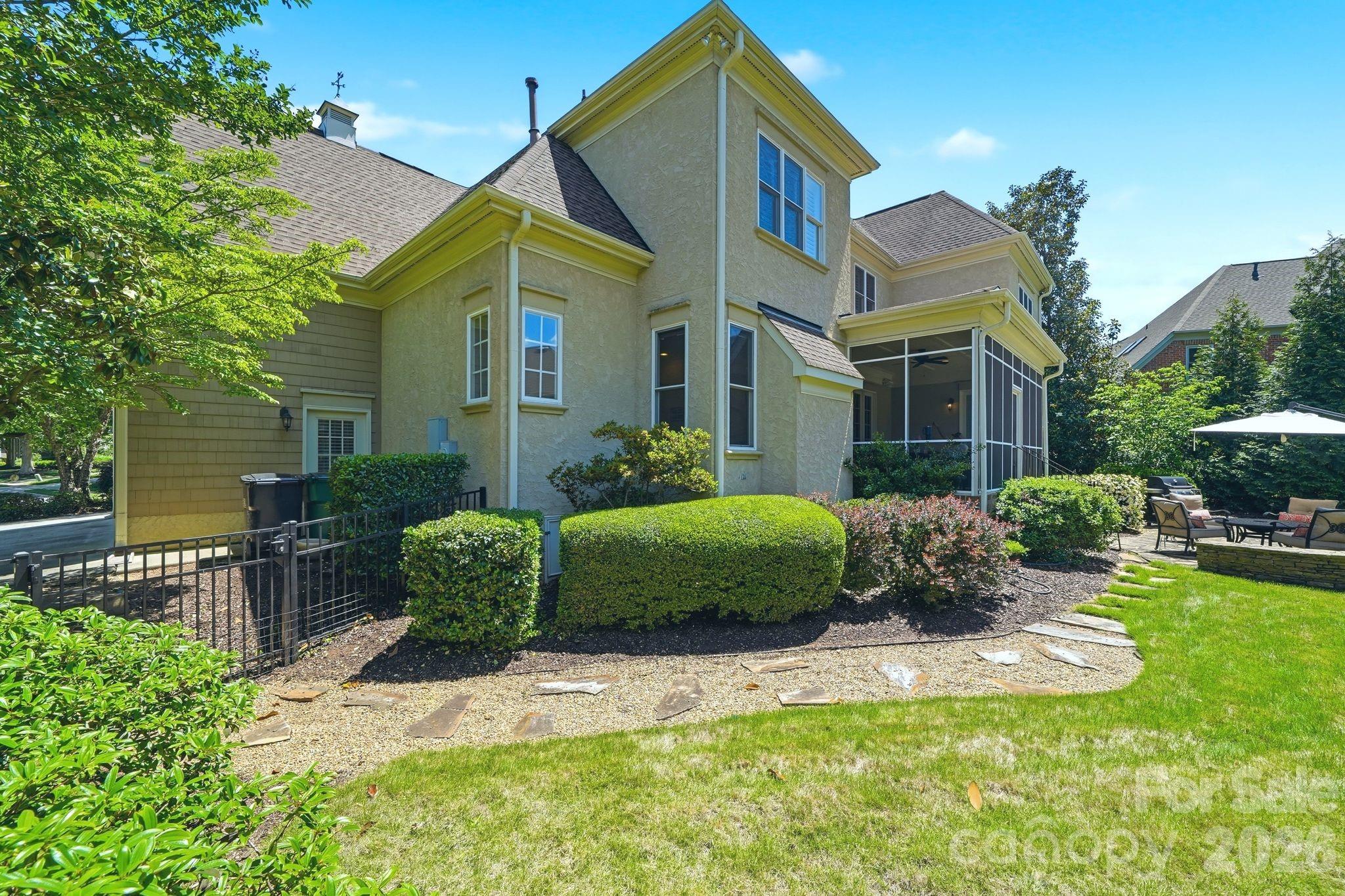 11120 Mcclure Manor Dr, Charlotte, NC 28277