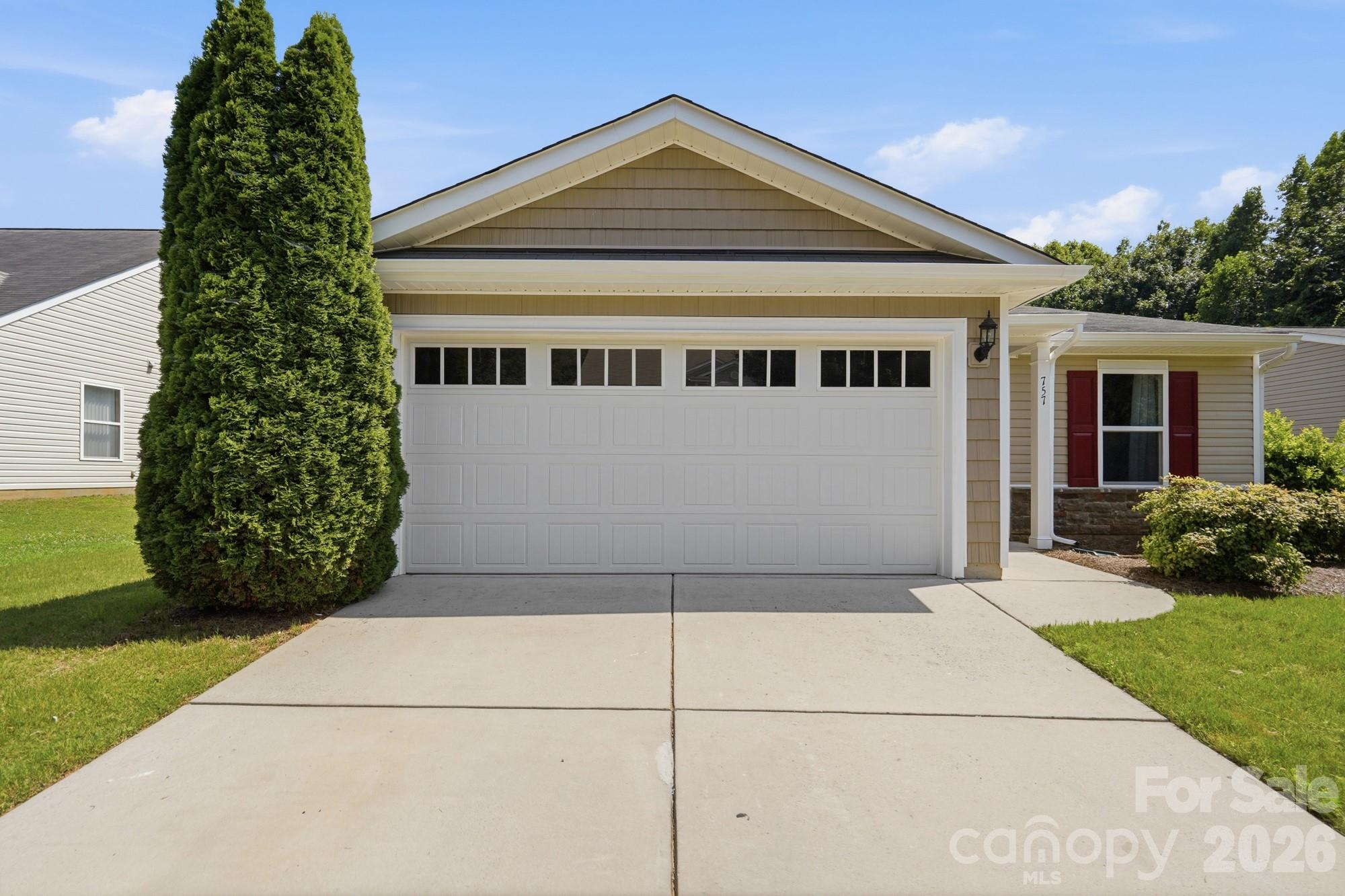 757 Willow Creek Dr, Gastonia, NC 28054