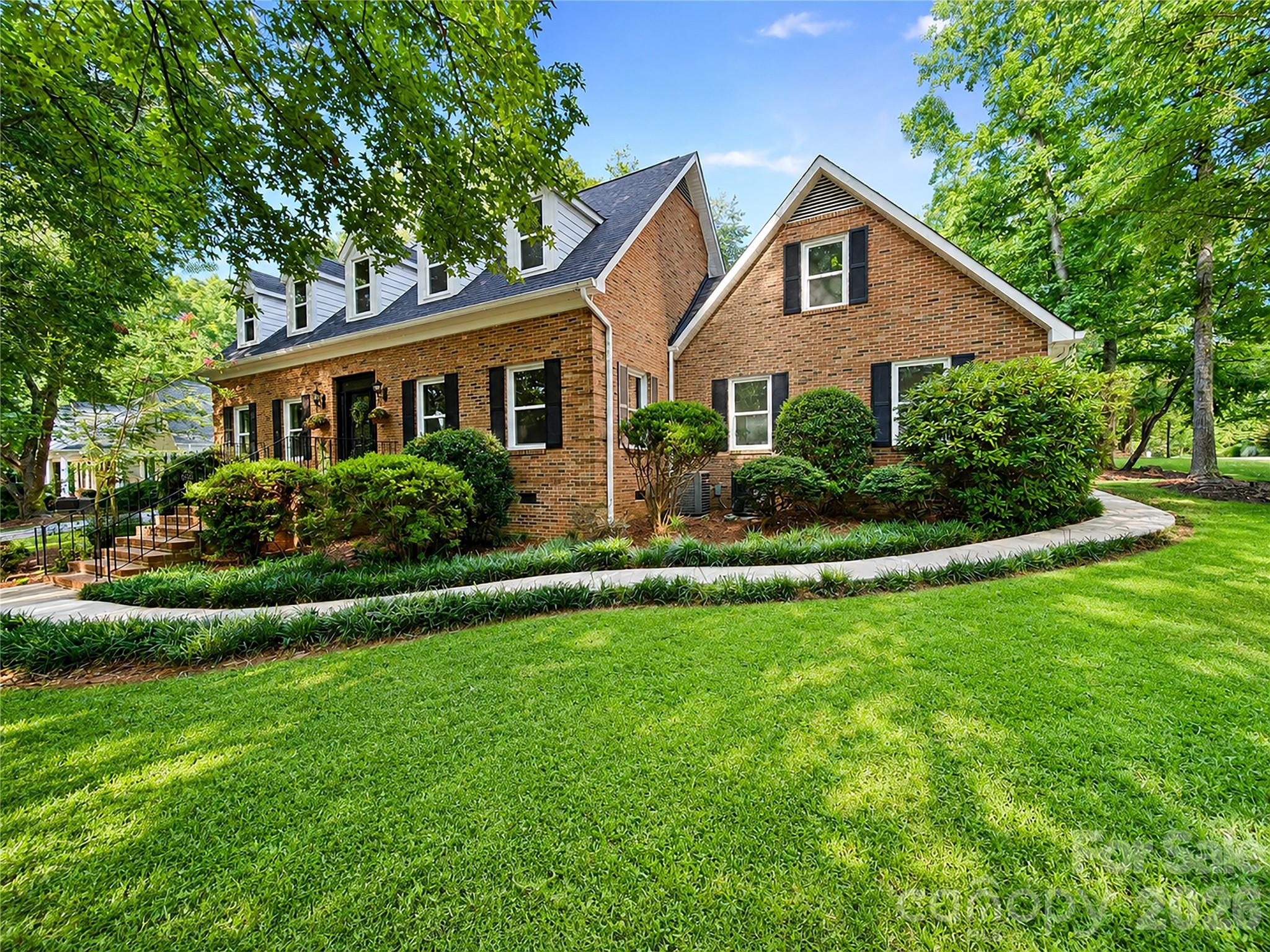 8503 Foxbridge Dr, Matthews, NC 28104