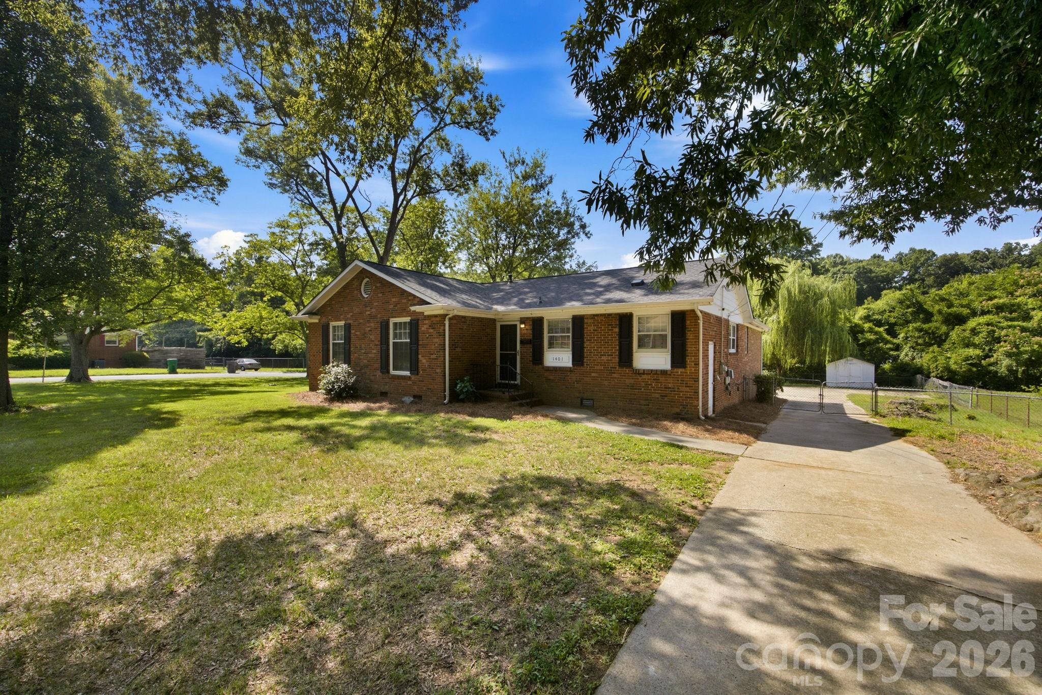 1401 Grovewood Dr, Charlotte, NC 28208