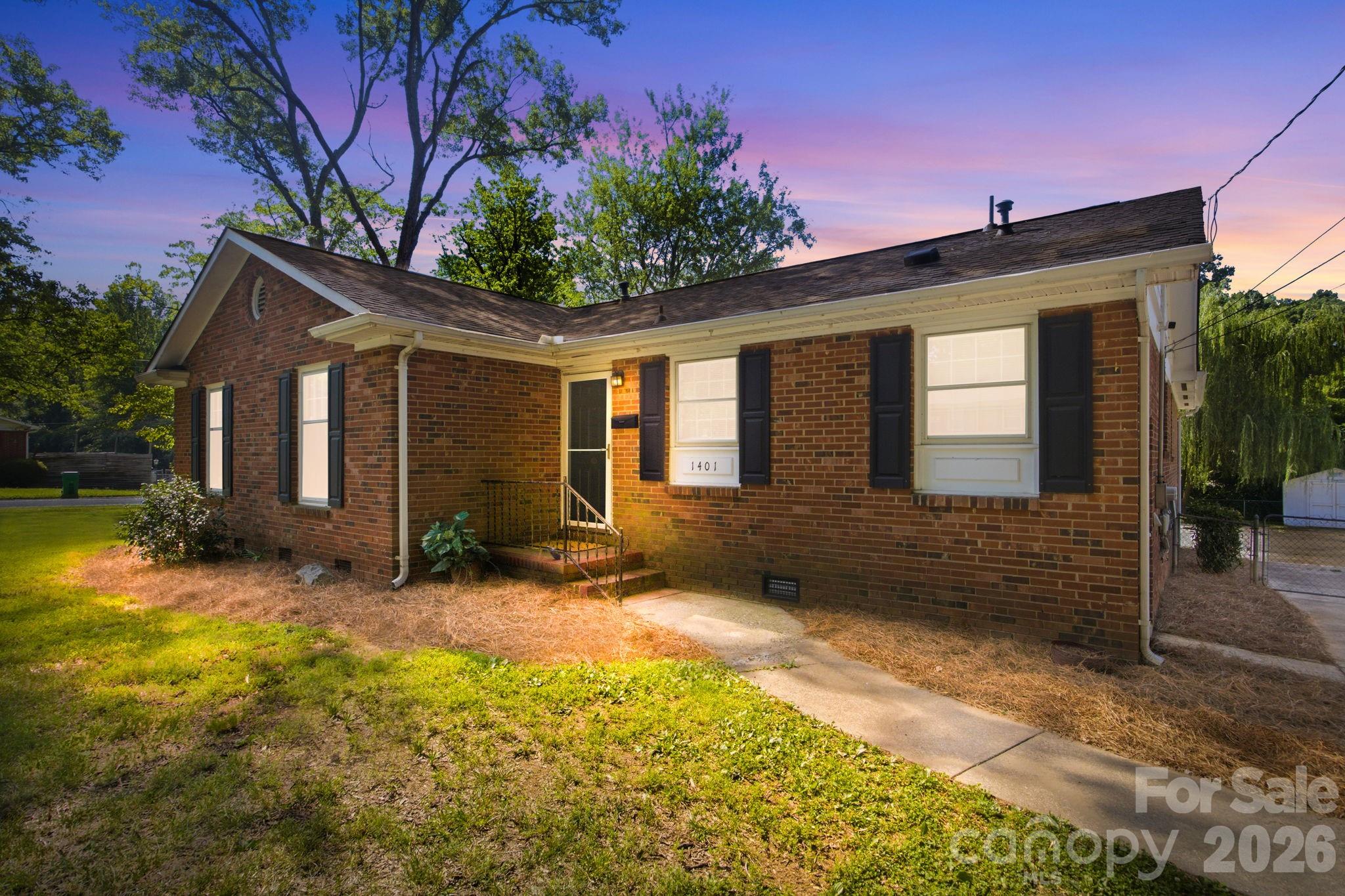 1401 Grovewood Dr, Charlotte, NC 28208