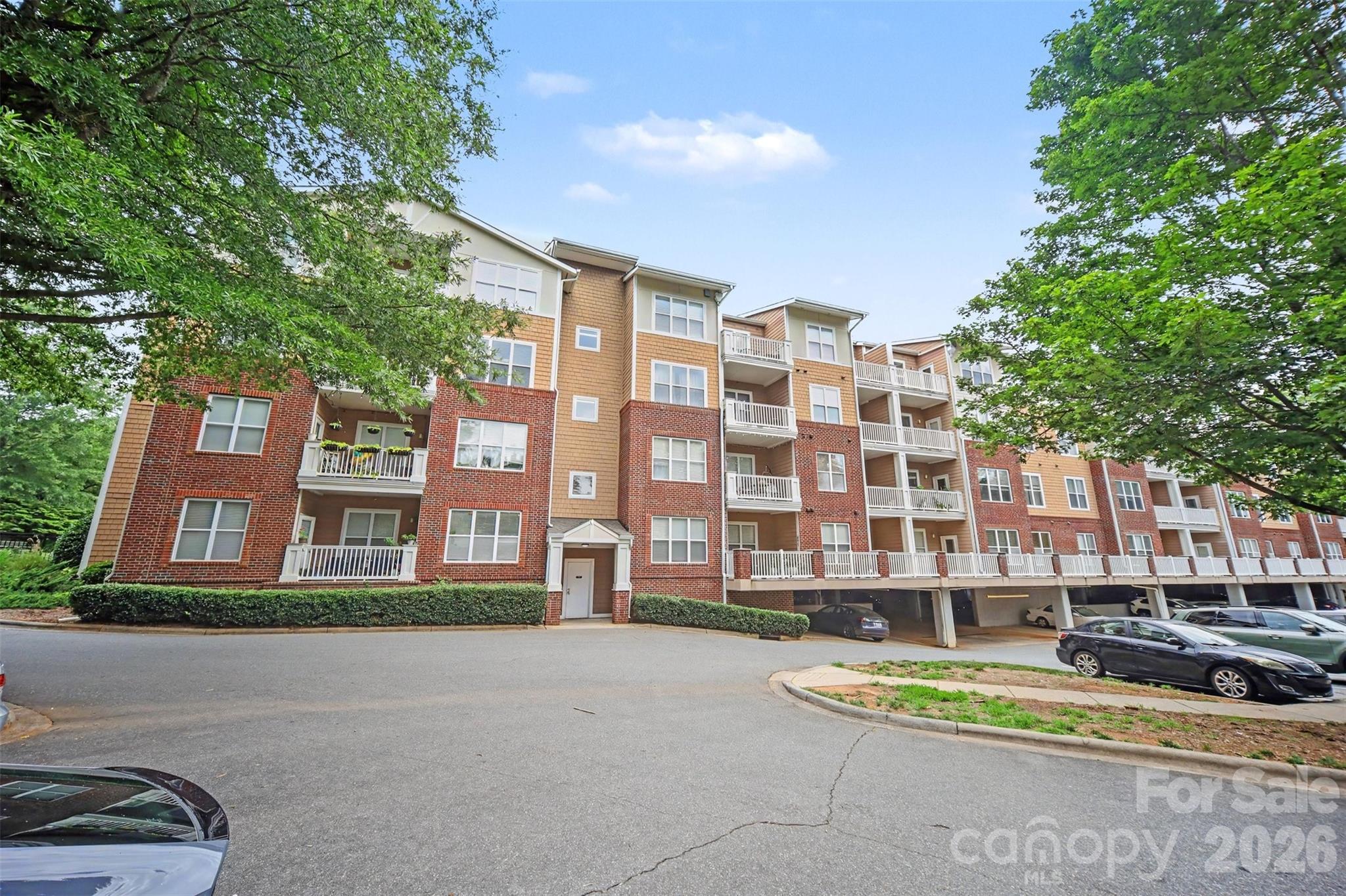 1000 E Woodlawn Rd #415, Charlotte, NC 28209