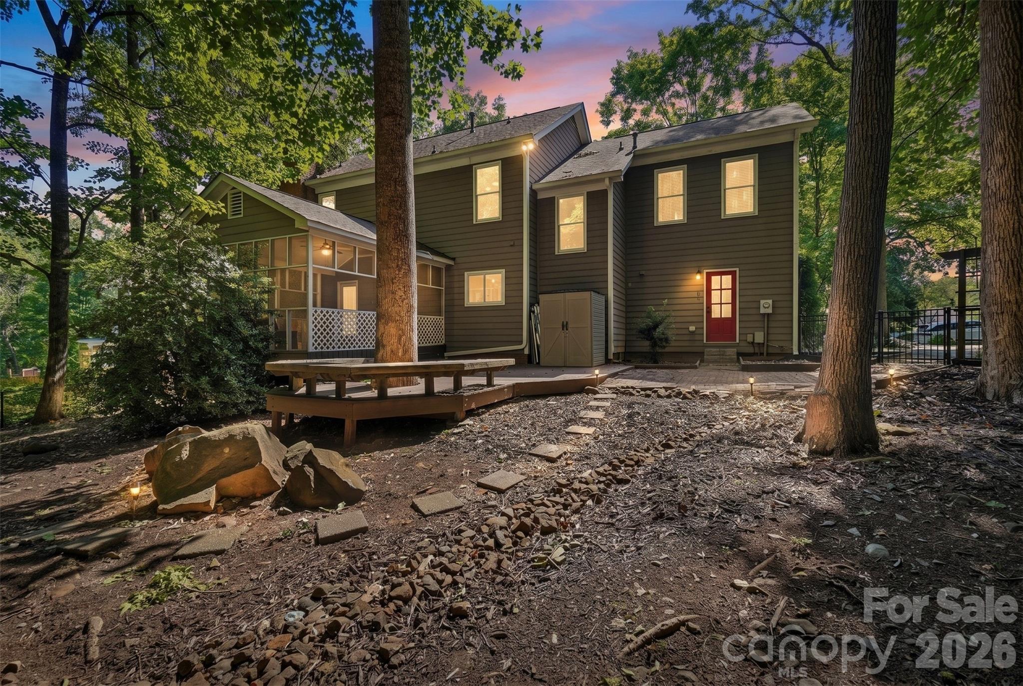 1112 Long Paw Ln, Charlotte, NC 28214