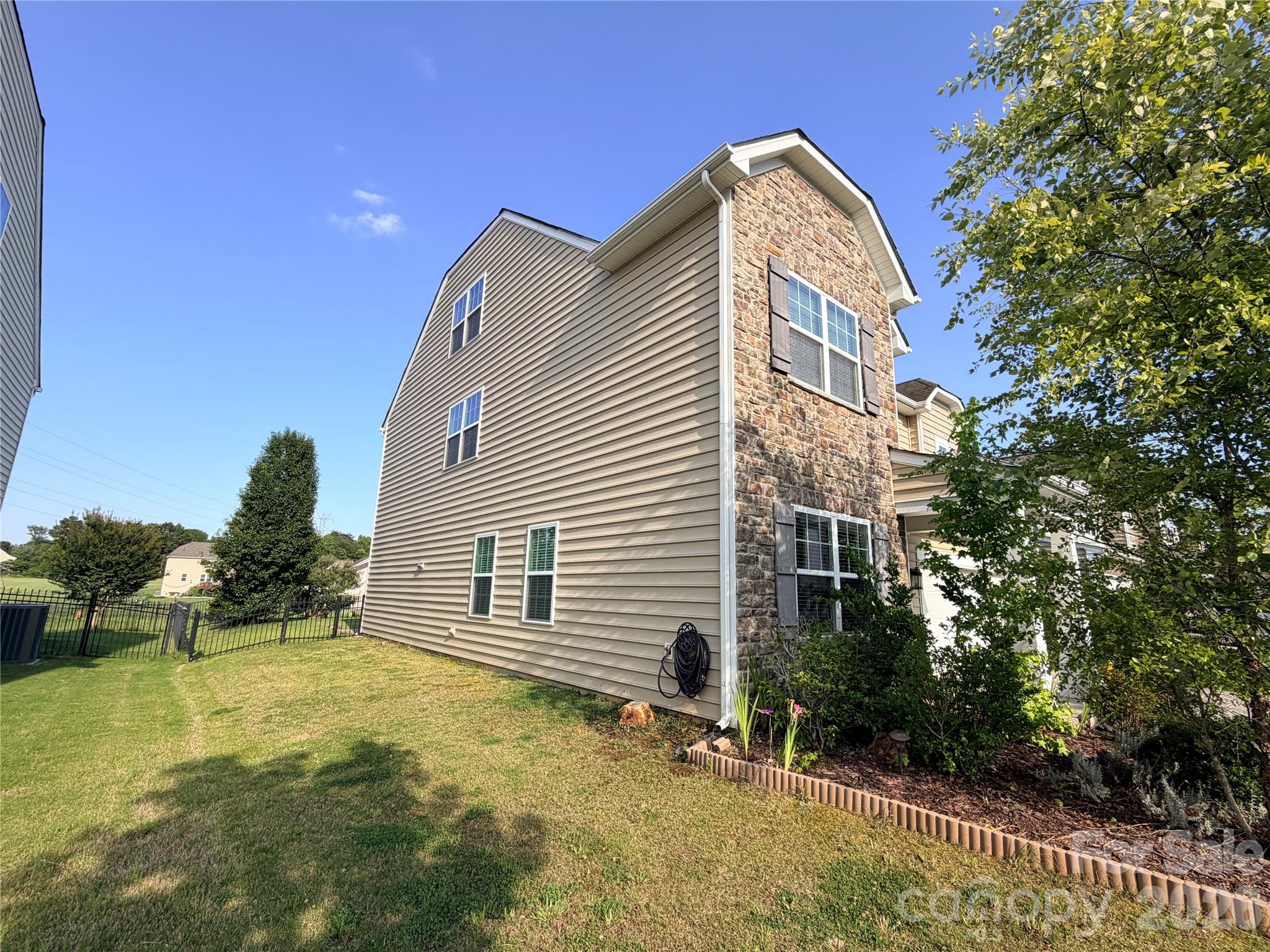 9281 Perseverance Dr, Harrisburg, NC 28075
