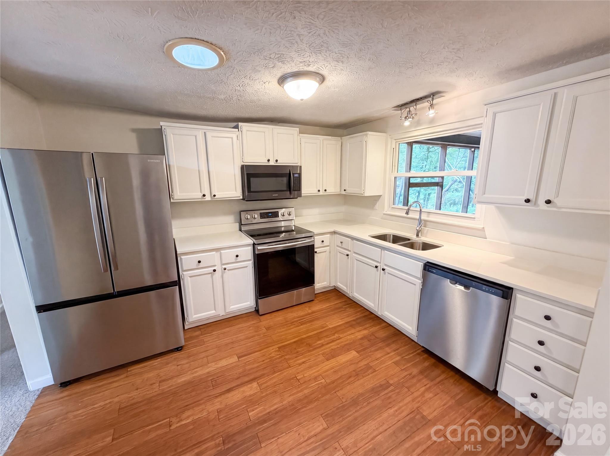 7827 Mallen Dr, Charlotte, NC 28212