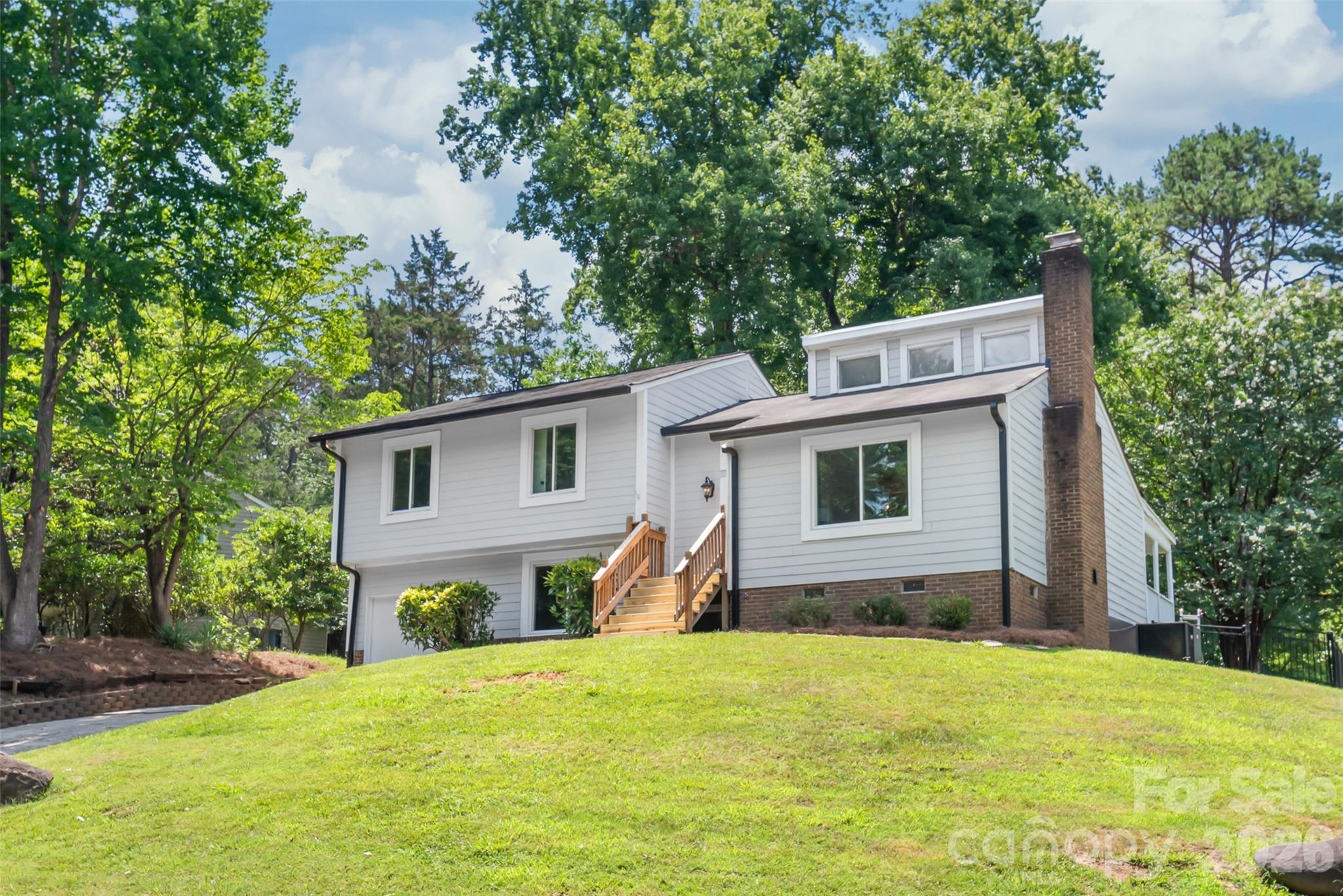 10129 Eagle Ct, Charlotte, NC 28277