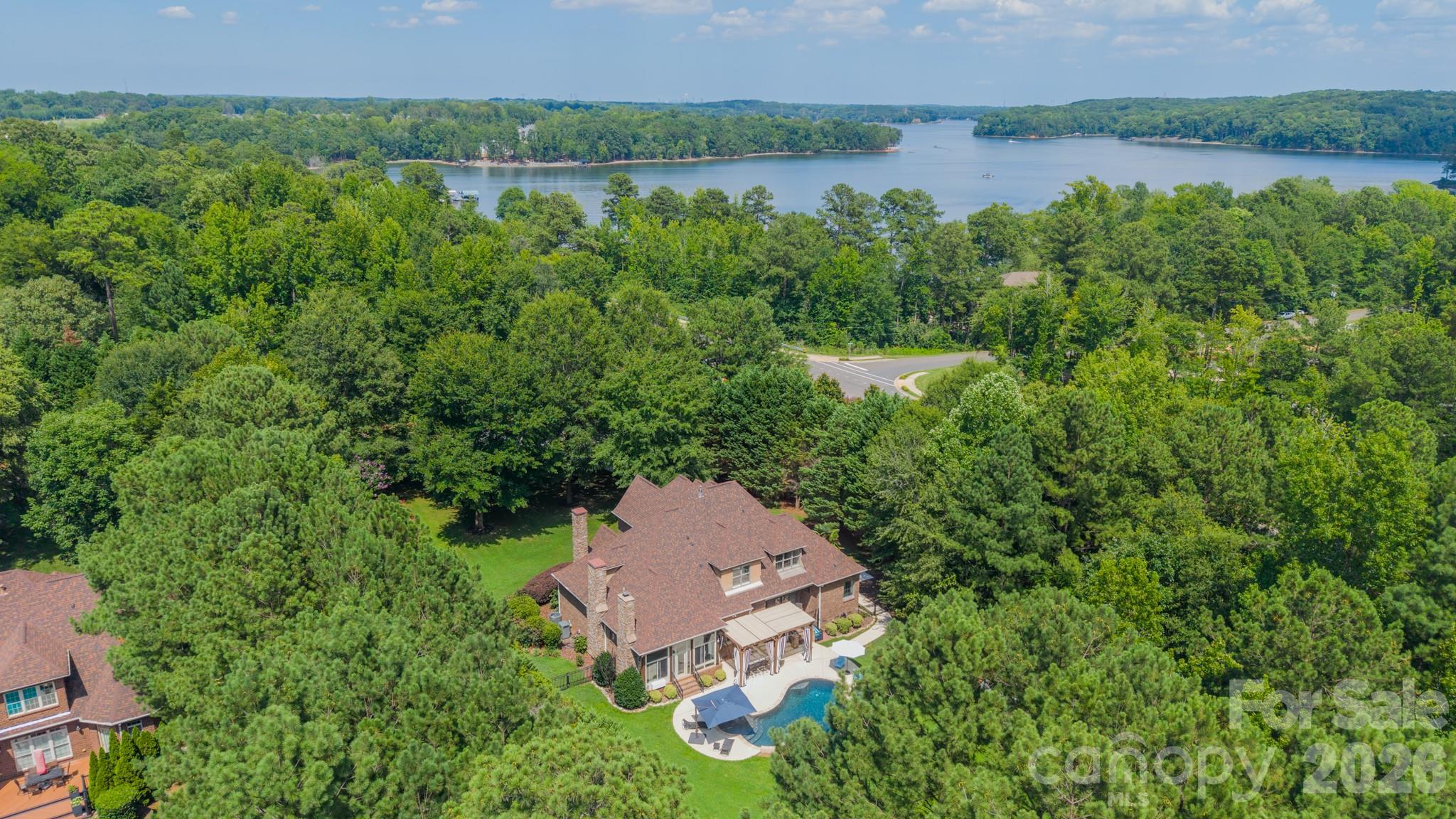 215 Blue River Rd, Lake Wylie, SC 29710