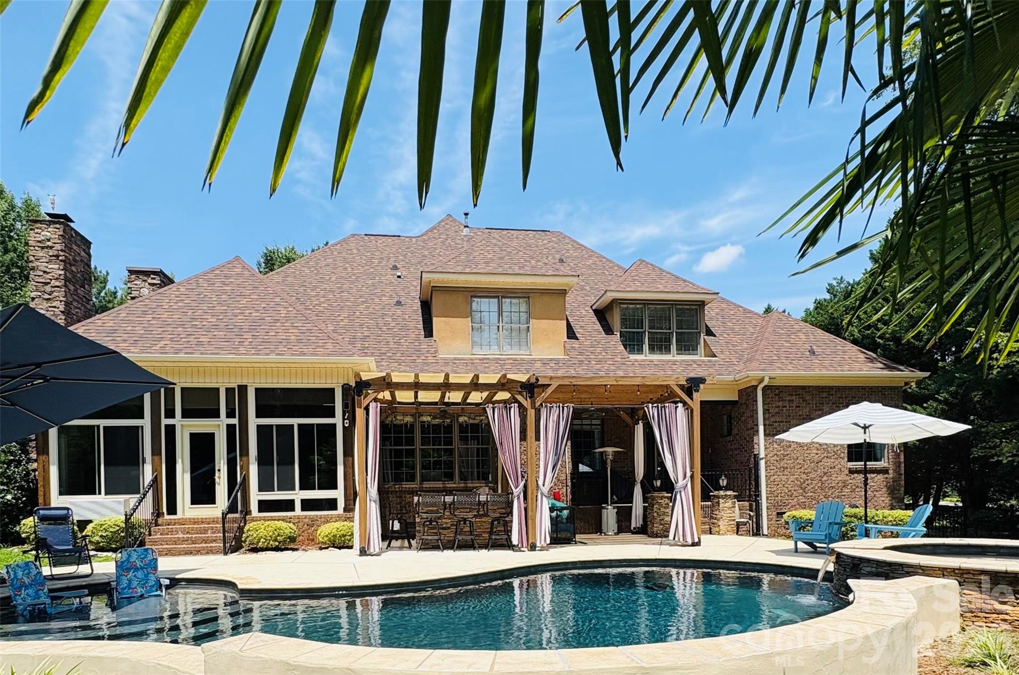 215 Blue River Rd, Lake Wylie, SC 29710