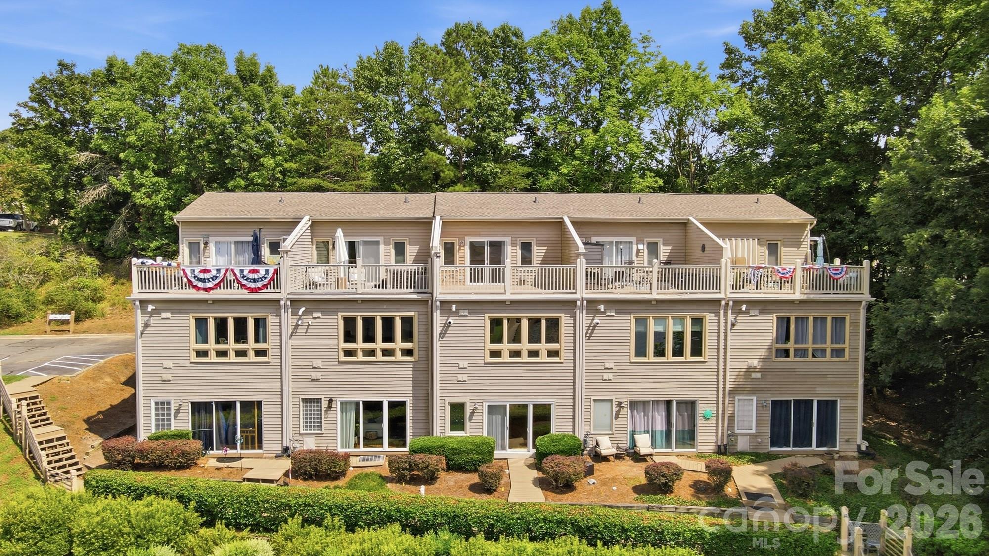 14612 Waterside Dr, Charlotte, NC 28278