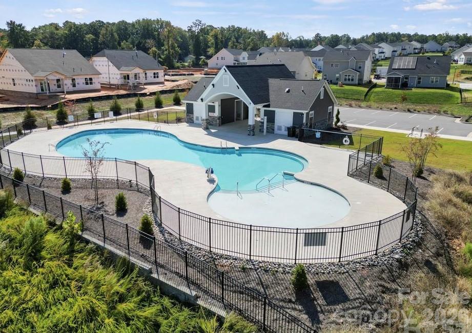 6327 Ludell Ln, Charlotte, NC 28215