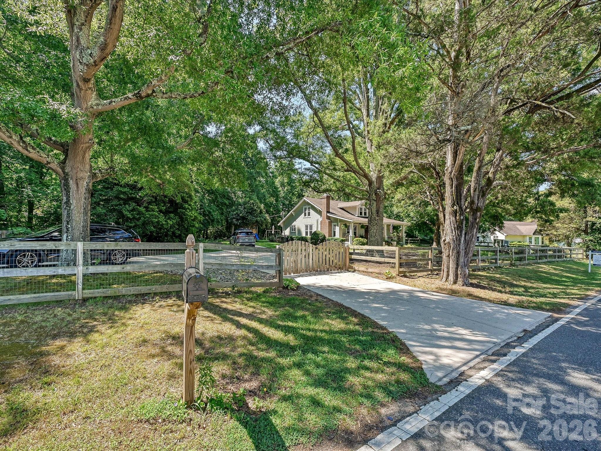 3514 Kelly Rd, Charlotte, NC 28216