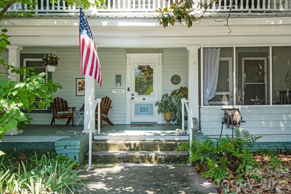 221 N Main St, Clover, SC 29710