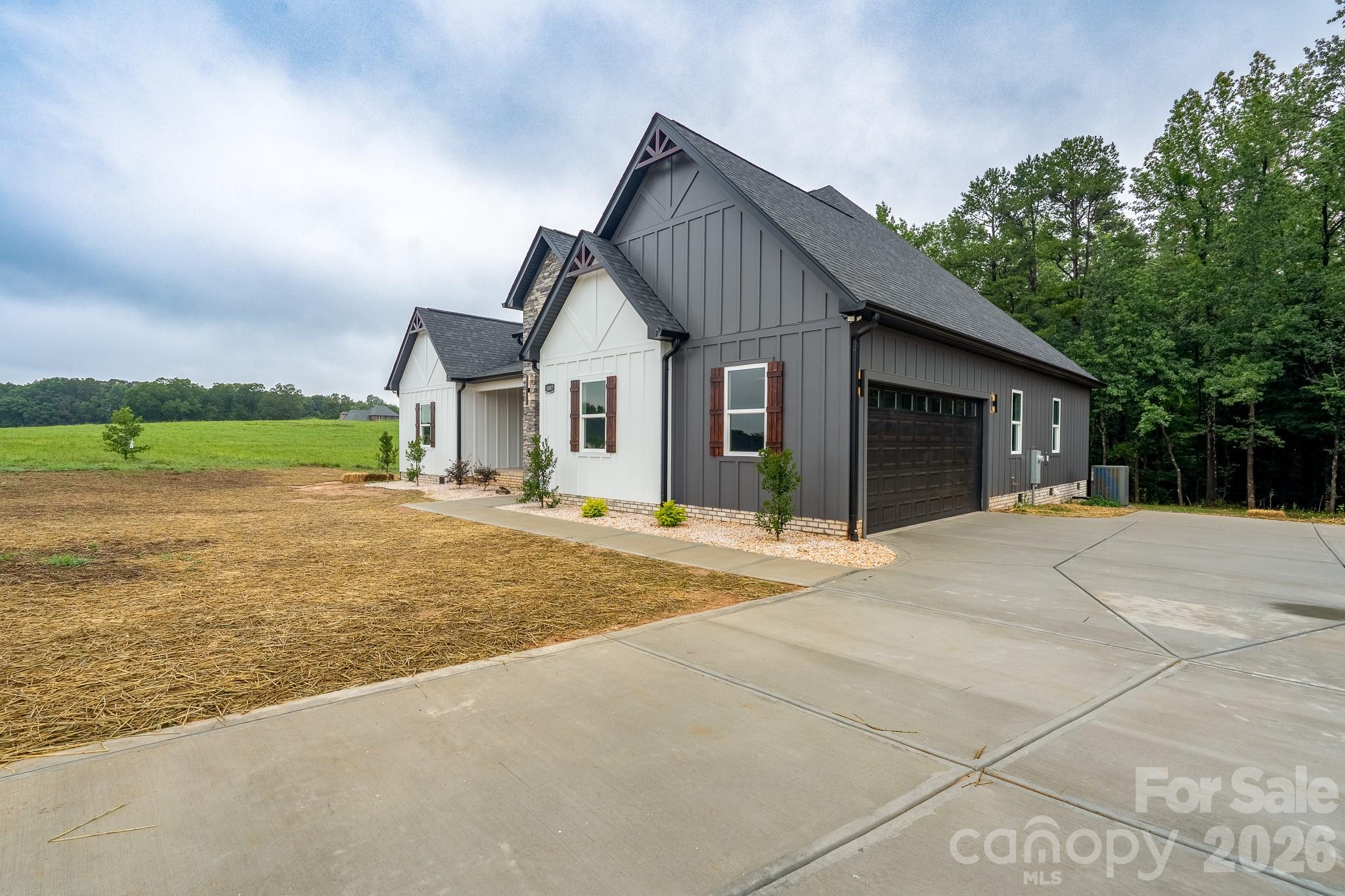 1007 Harrogate Dr, Bessemer City, NC 28016
