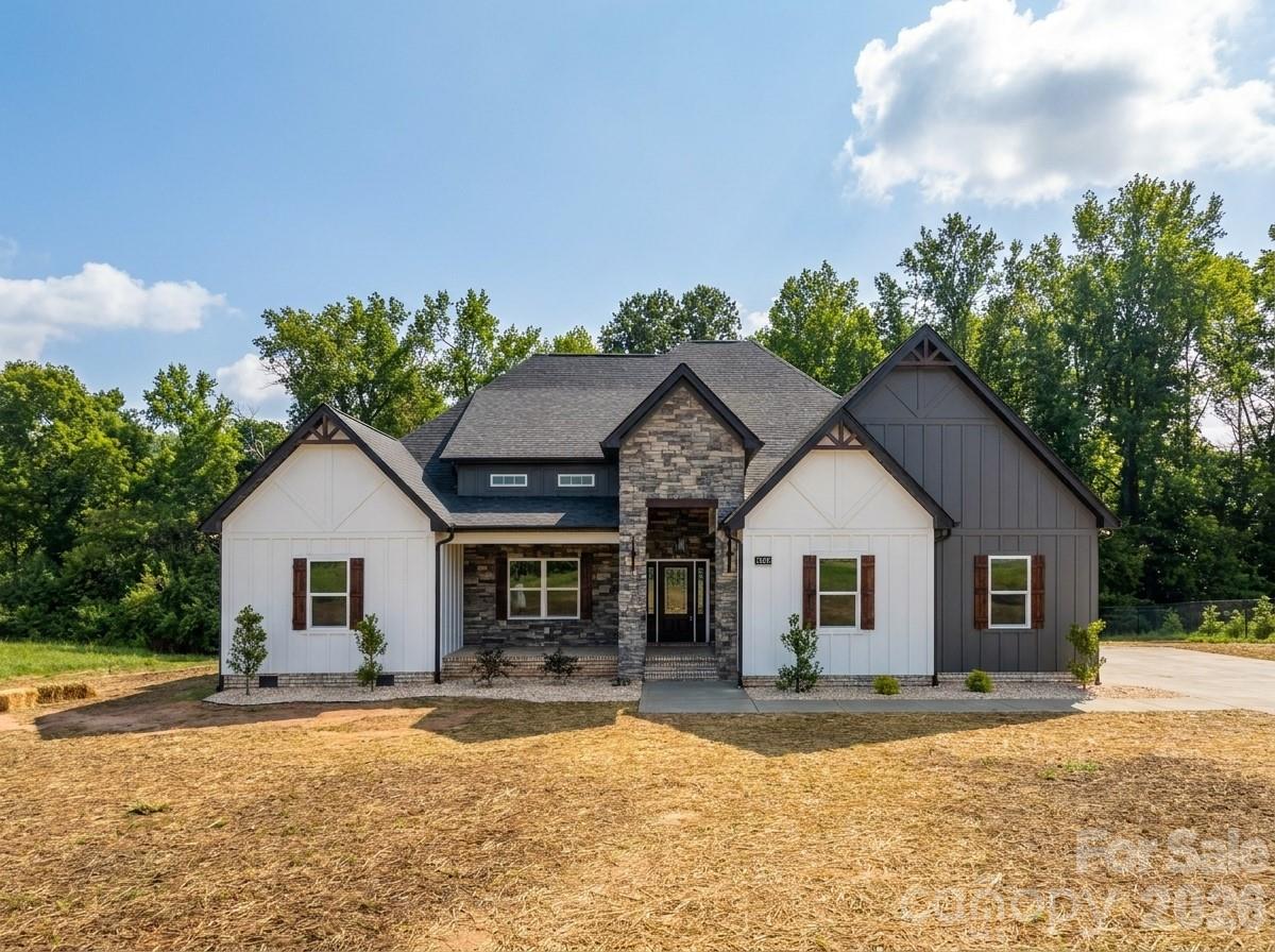 1007 Harrogate Dr, Bessemer City, NC 28016