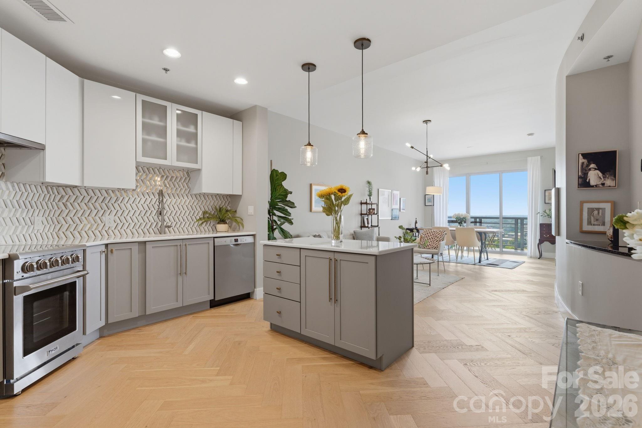 333 W Trade St #1306, Charlotte, NC 28202