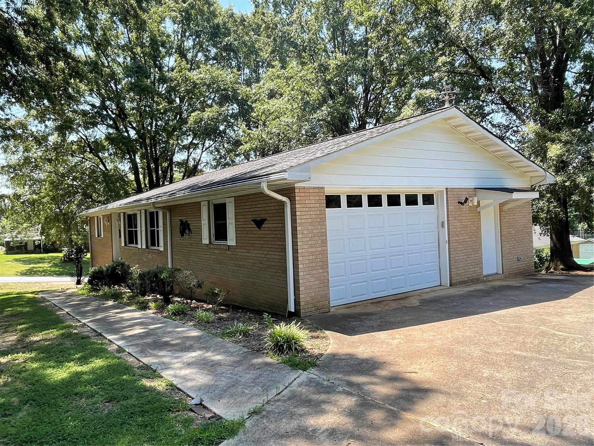 920 Page St, Mount Pleasant, NC 28124