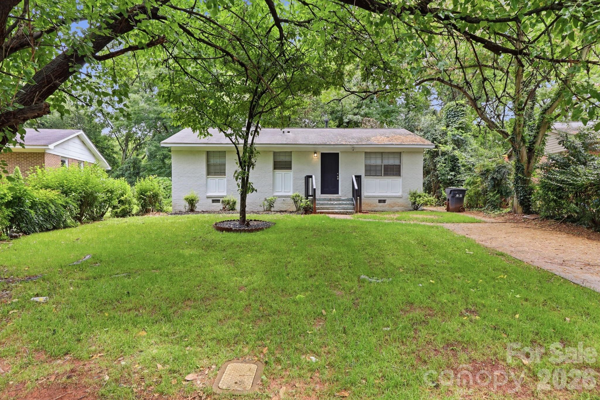 2121 Longleaf Dr, Charlotte, NC 28210