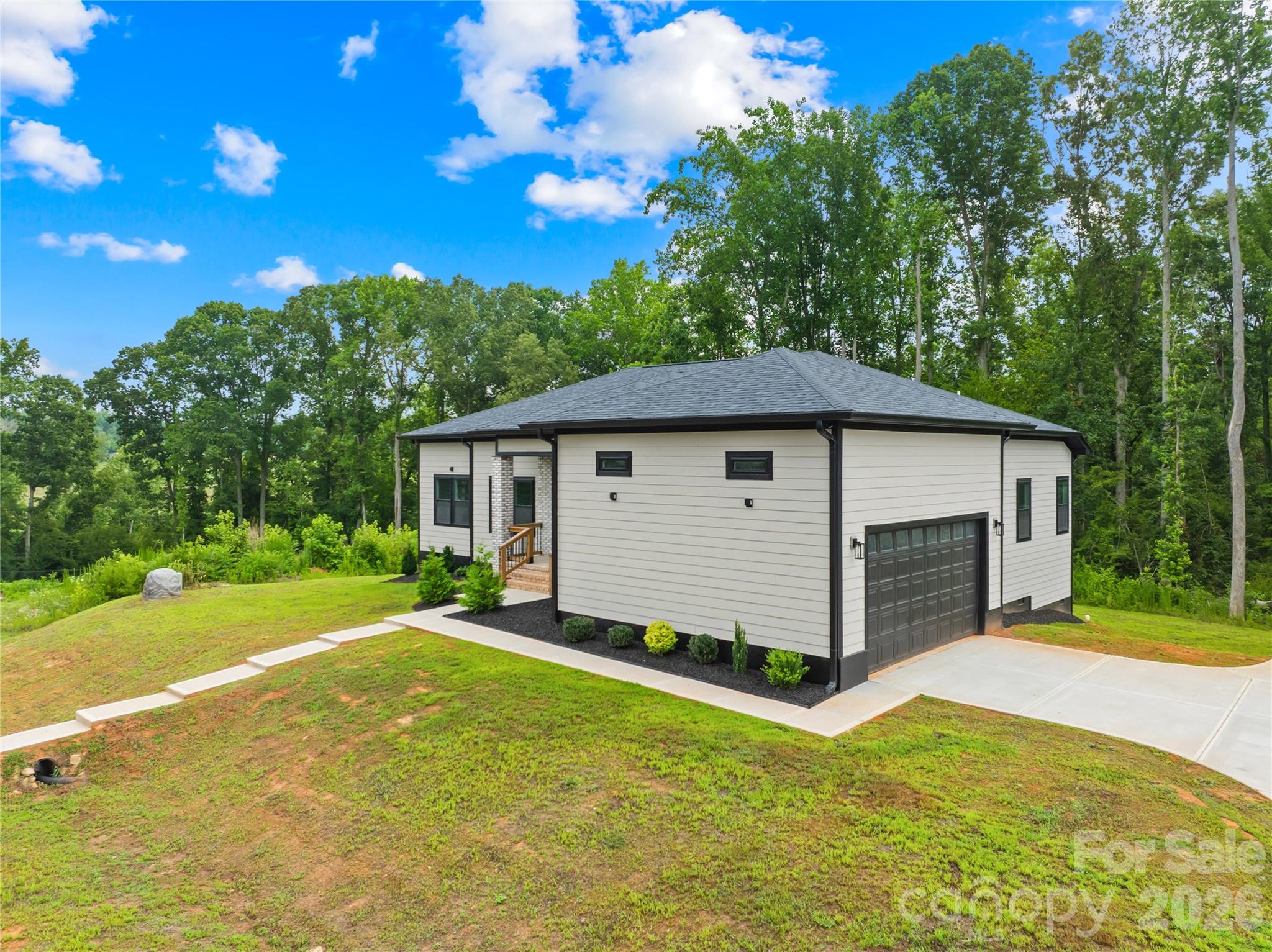 2004 Plain Field Dr, Bessemer City, NC 28016