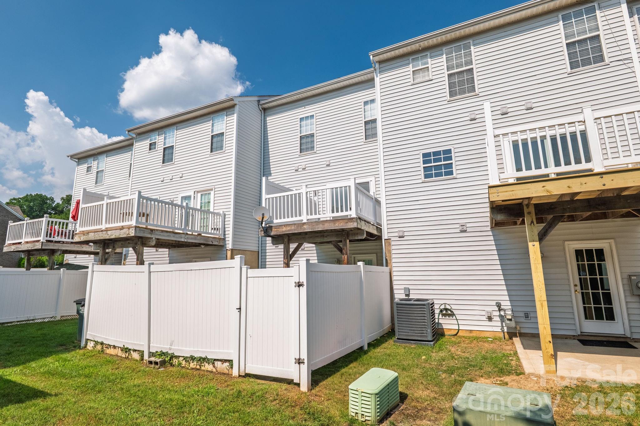 11018 Garden Oaks Ln, Charlotte, NC 28273
