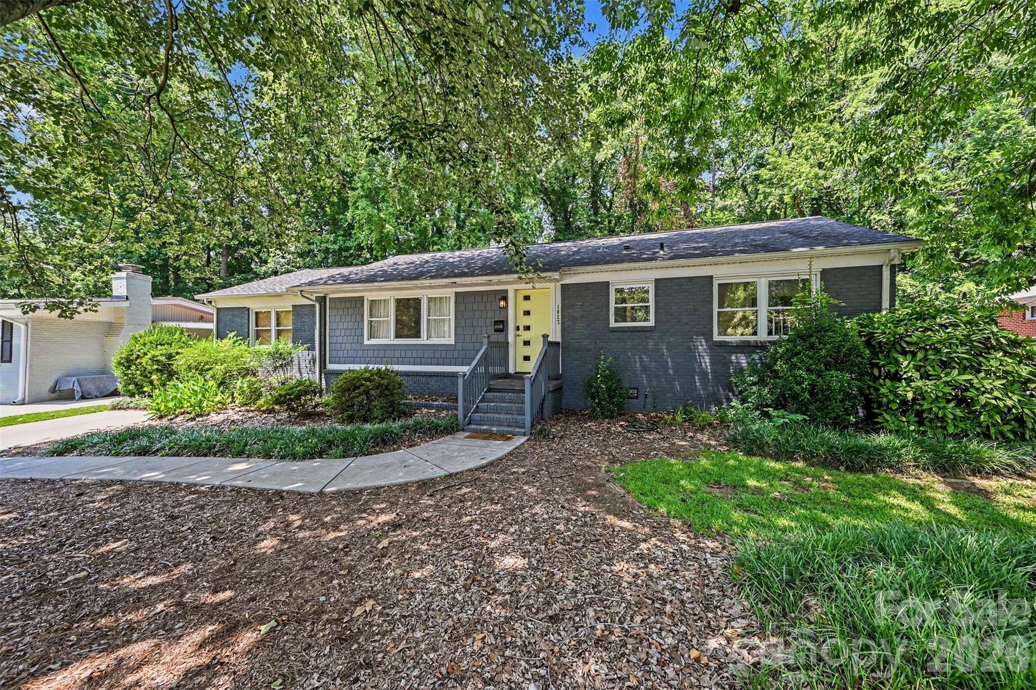 1027 Dresden Dr W, Charlotte, NC 28205