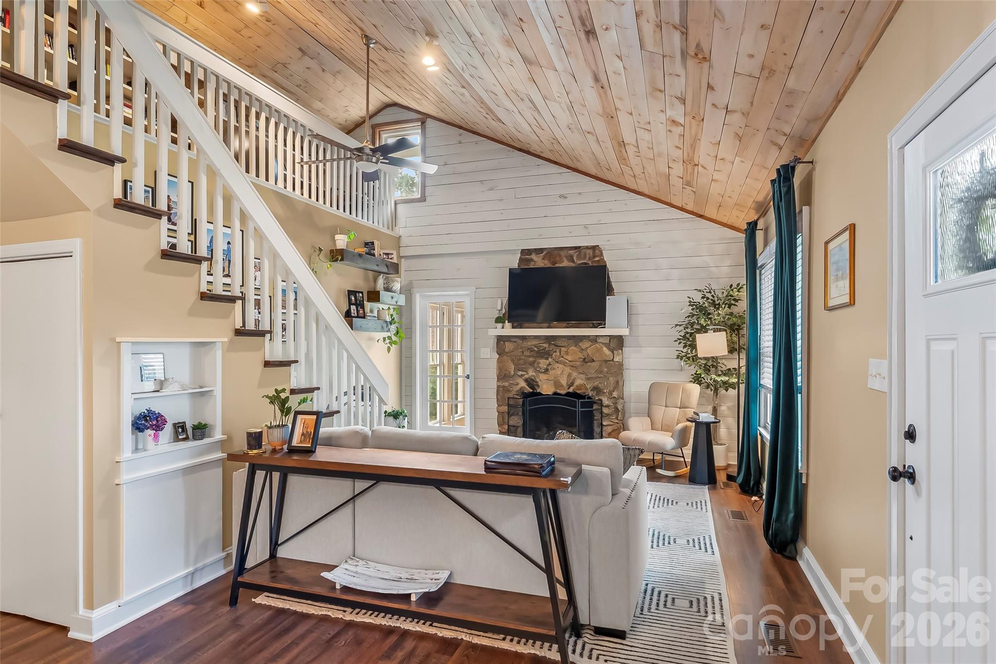1026 14th Avenue Dr NW, Hickory, NC 28601