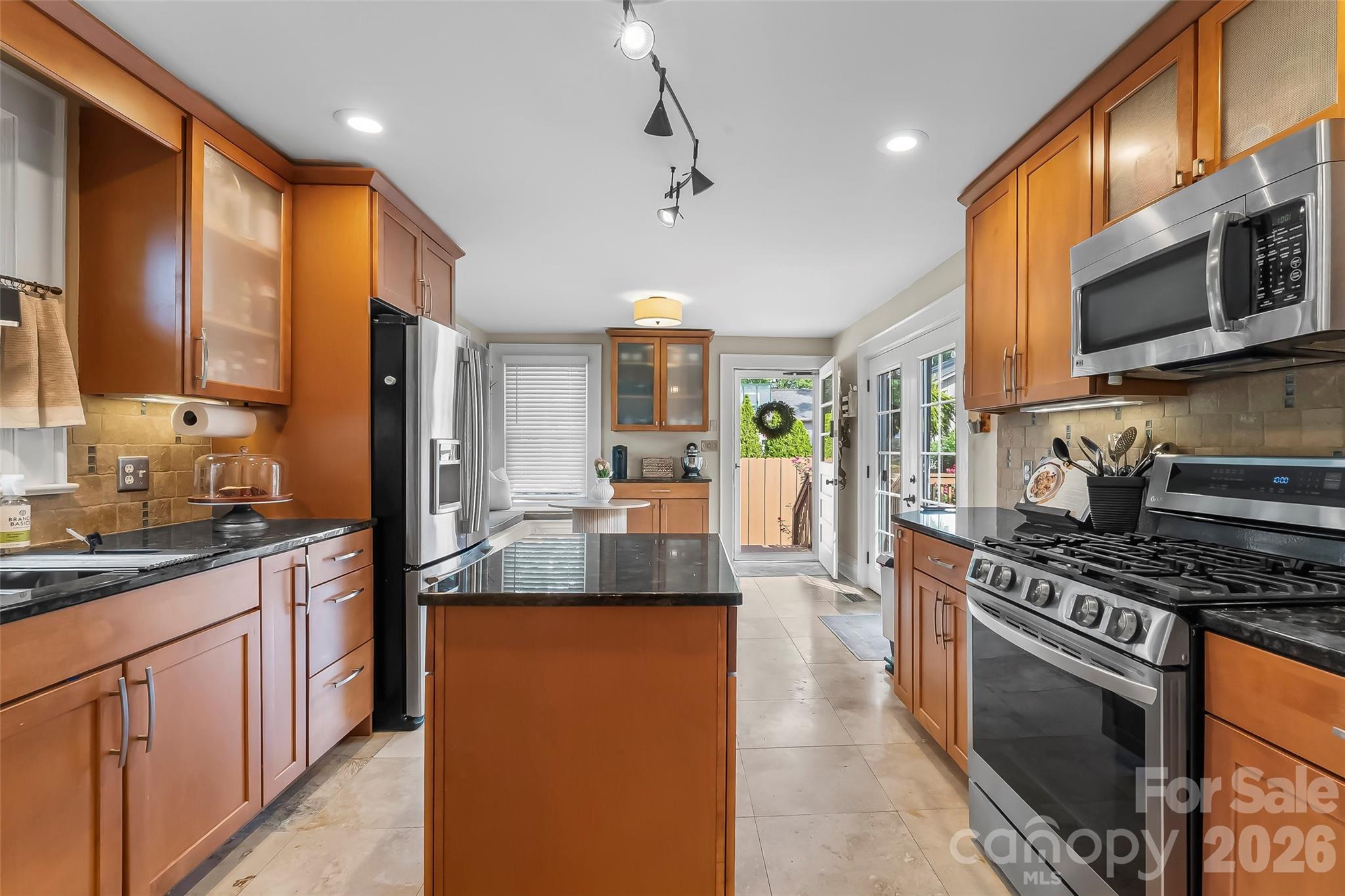 1026 14th Avenue Dr NW, Hickory, NC 28601